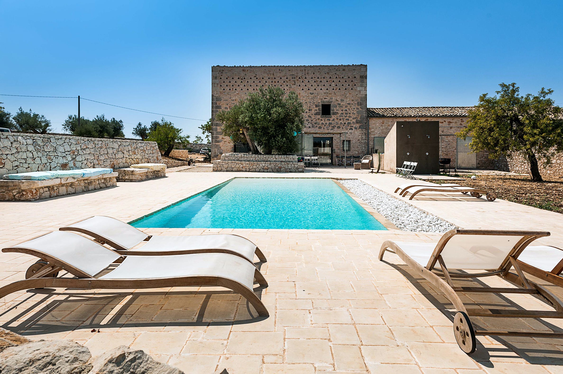 Palazzo Mazzarelli Ragusa: Spacious 5-Bedroom Apartment with Pool and Sea Views, Ragusa