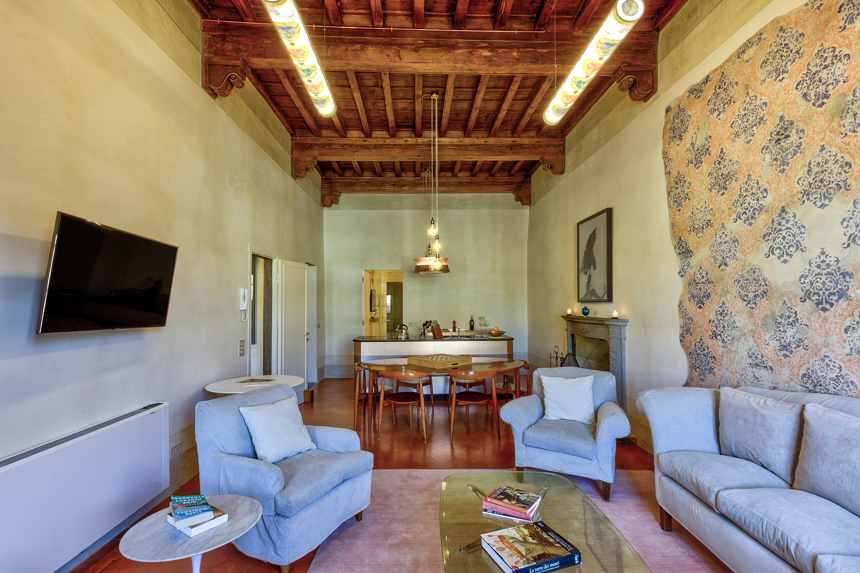 Palazzo Medici Santa Croce: Elegant 3-Bedroom Luxury Apartment in Santa Croce, Florence