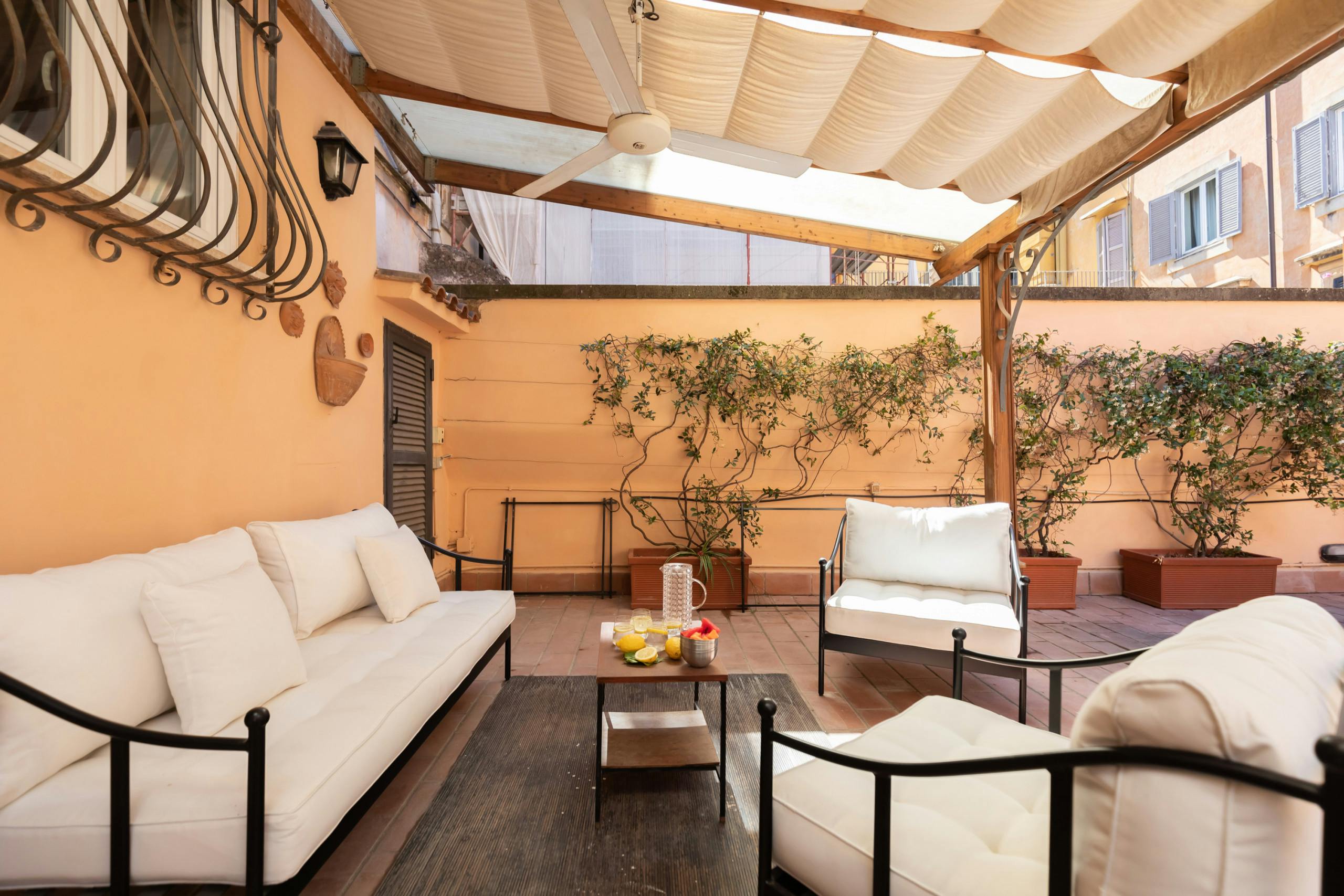 Palazzo Minerva Rome: Charming 3-Bedroom Apartment with Terrace, Rome Pantheon