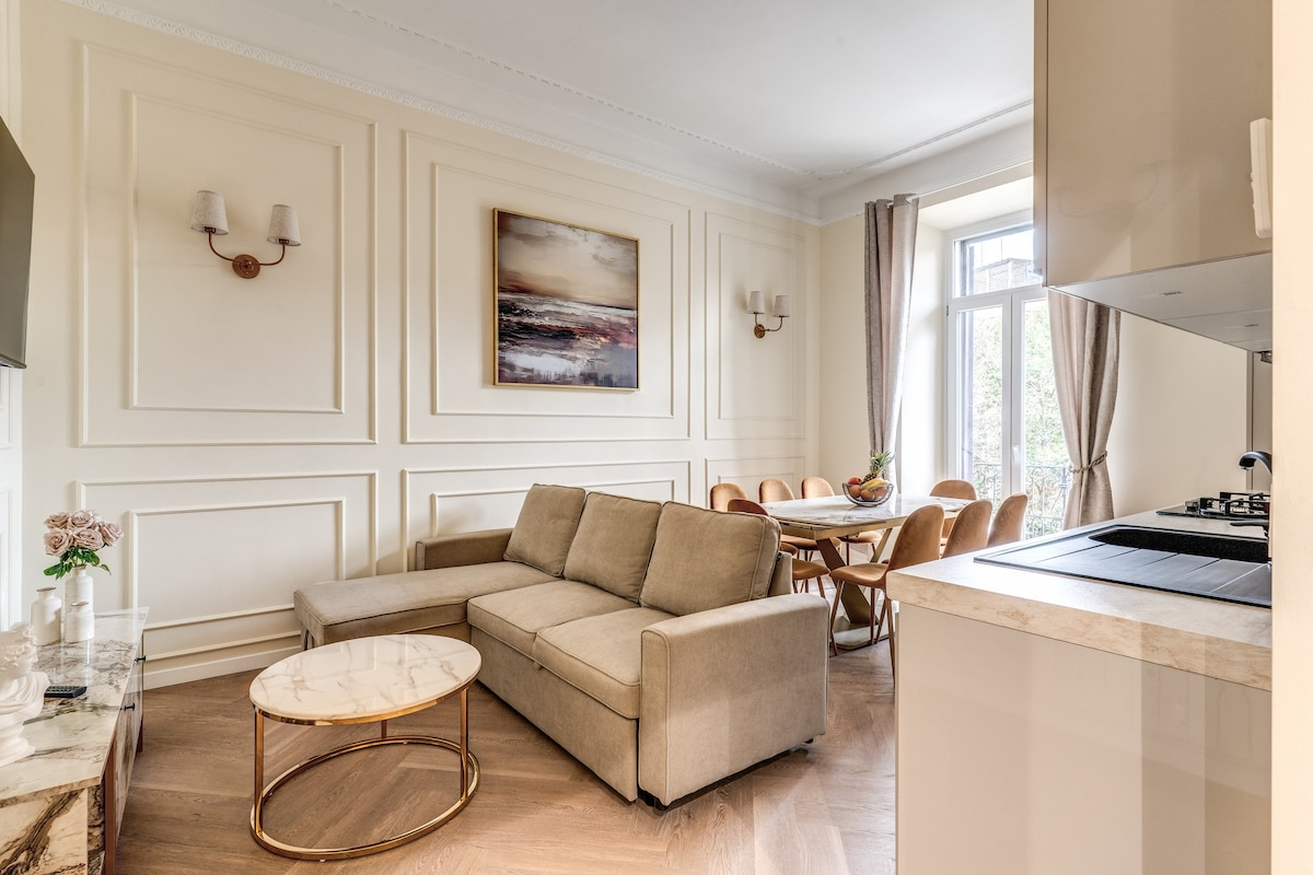 Palazzo Minerva Tuscolano: Spacious 4-Bedroom Apartment with Family-Friendly Features, Rome