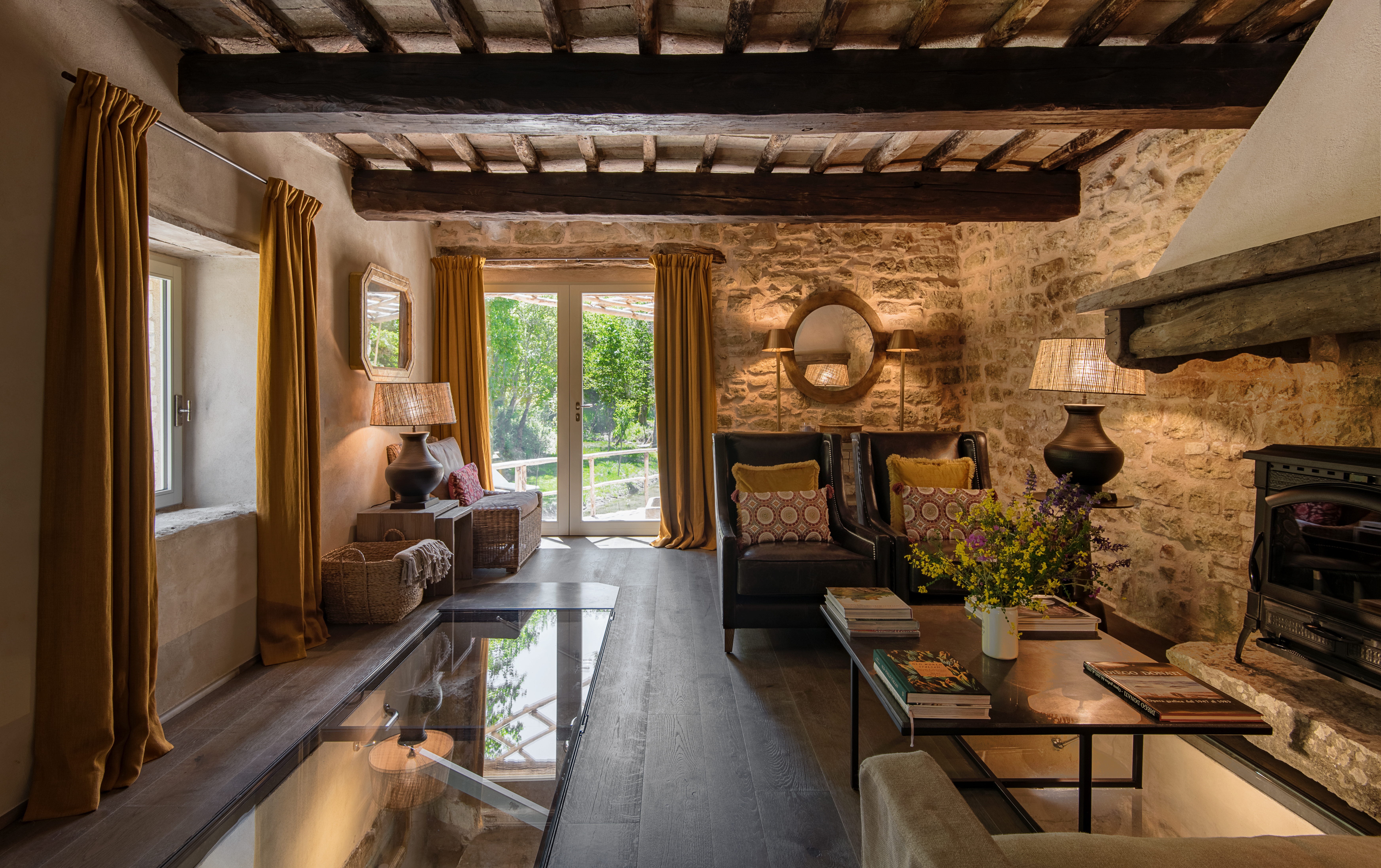 Palazzo Murlo Umbria: Elegant 2-Bedroom Apartment with Sauna and Pool, Umbria