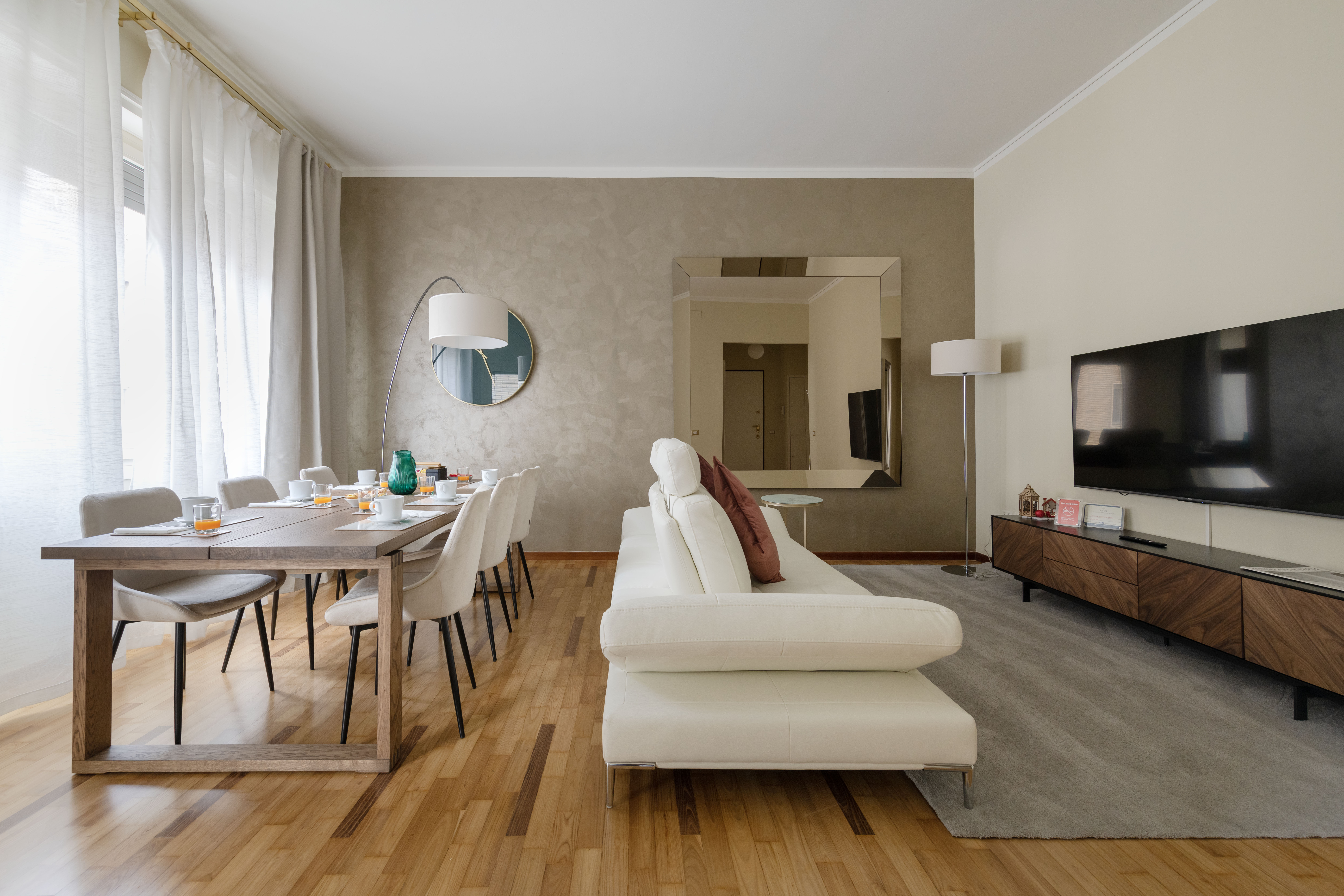 Palazzo Navigli Milano: Elegant 2-Bedroom Apartment in Central Milan, Ideal for Families