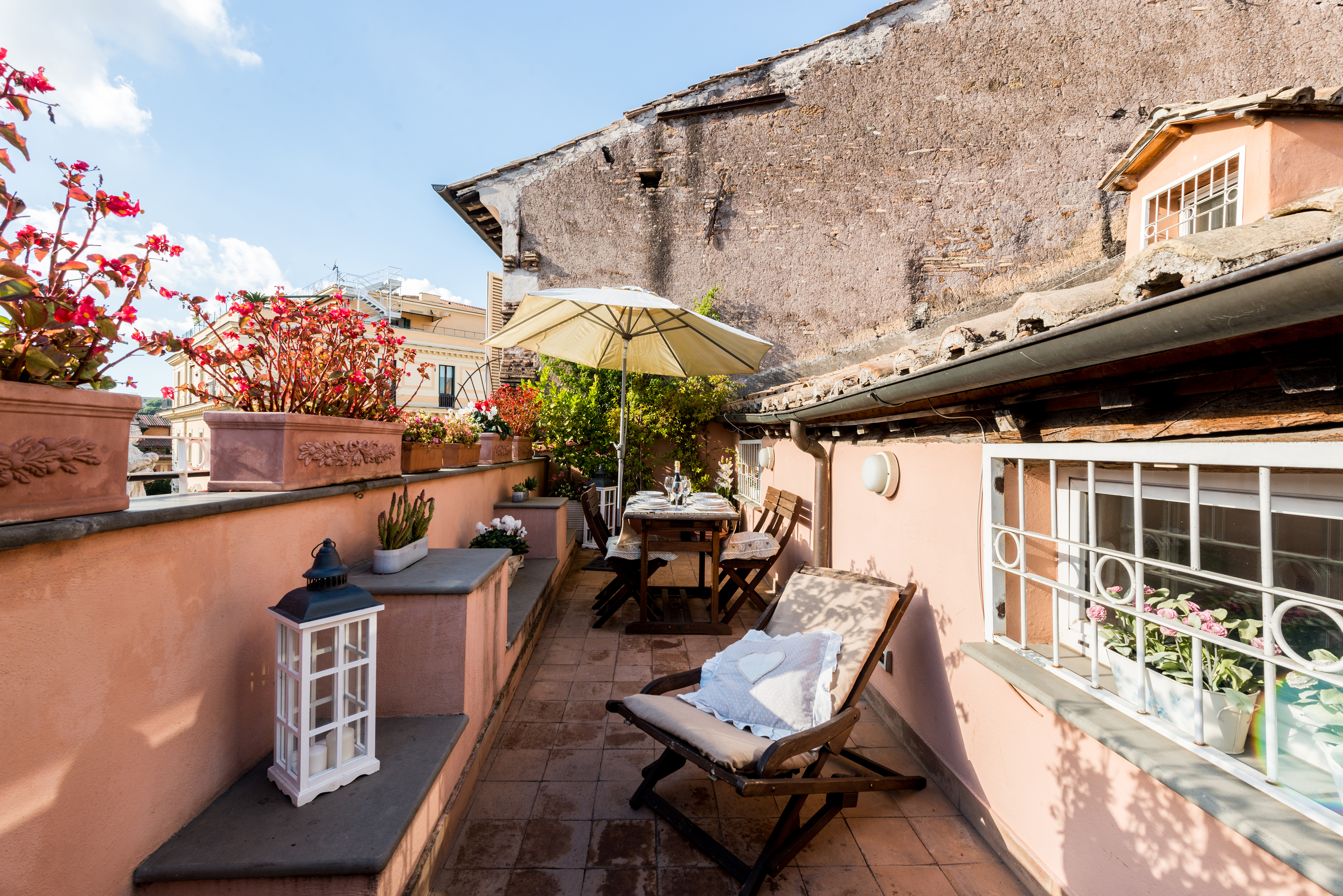 Palazzo Navonese Rome: Charming 2-Bedroom Apartment with Sun-Kissed Terraces, Navona Rome