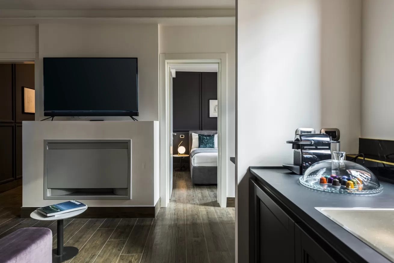 Palazzo Nettuno Bologna: Luxury 2-Bedroom Apartment with Air Conditioning in Bologna Historic Centre