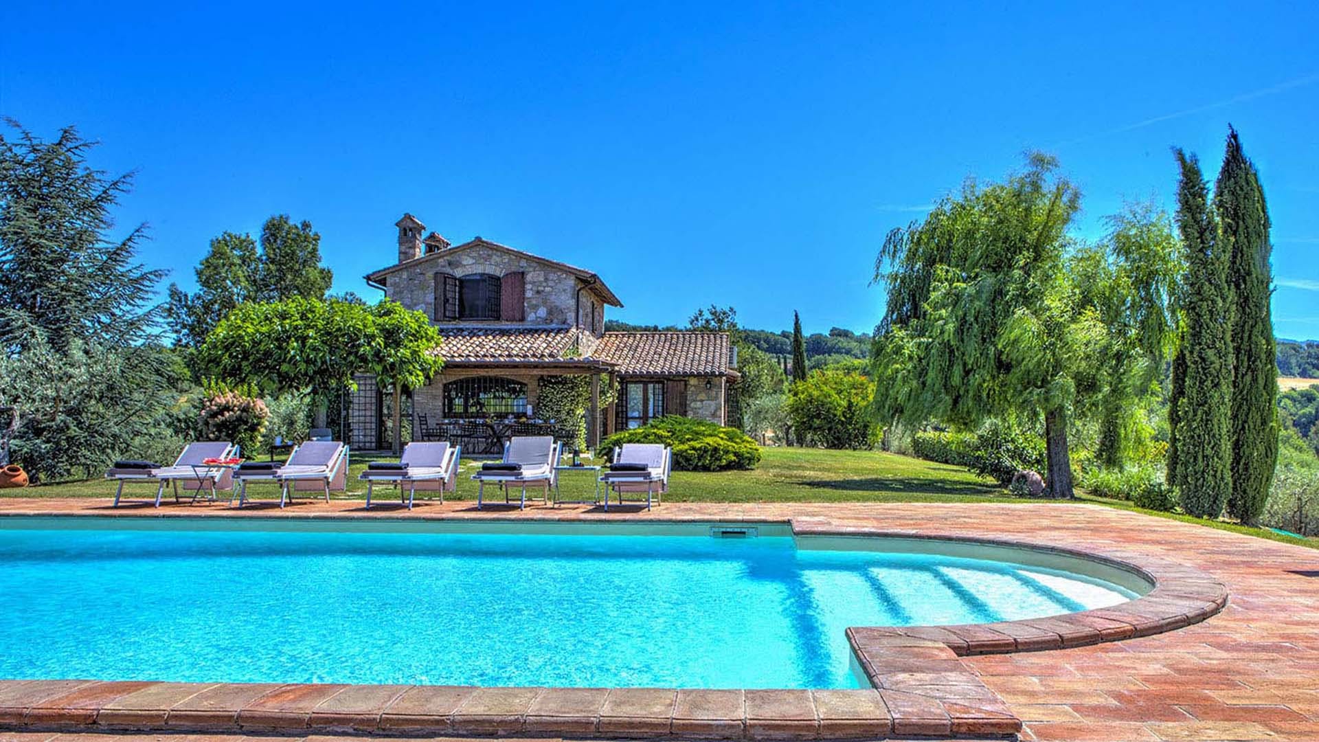 Palazzo Pietra Todi: Spacious 5-Bedroom Apartment with Pool and Countryside Views, Todi