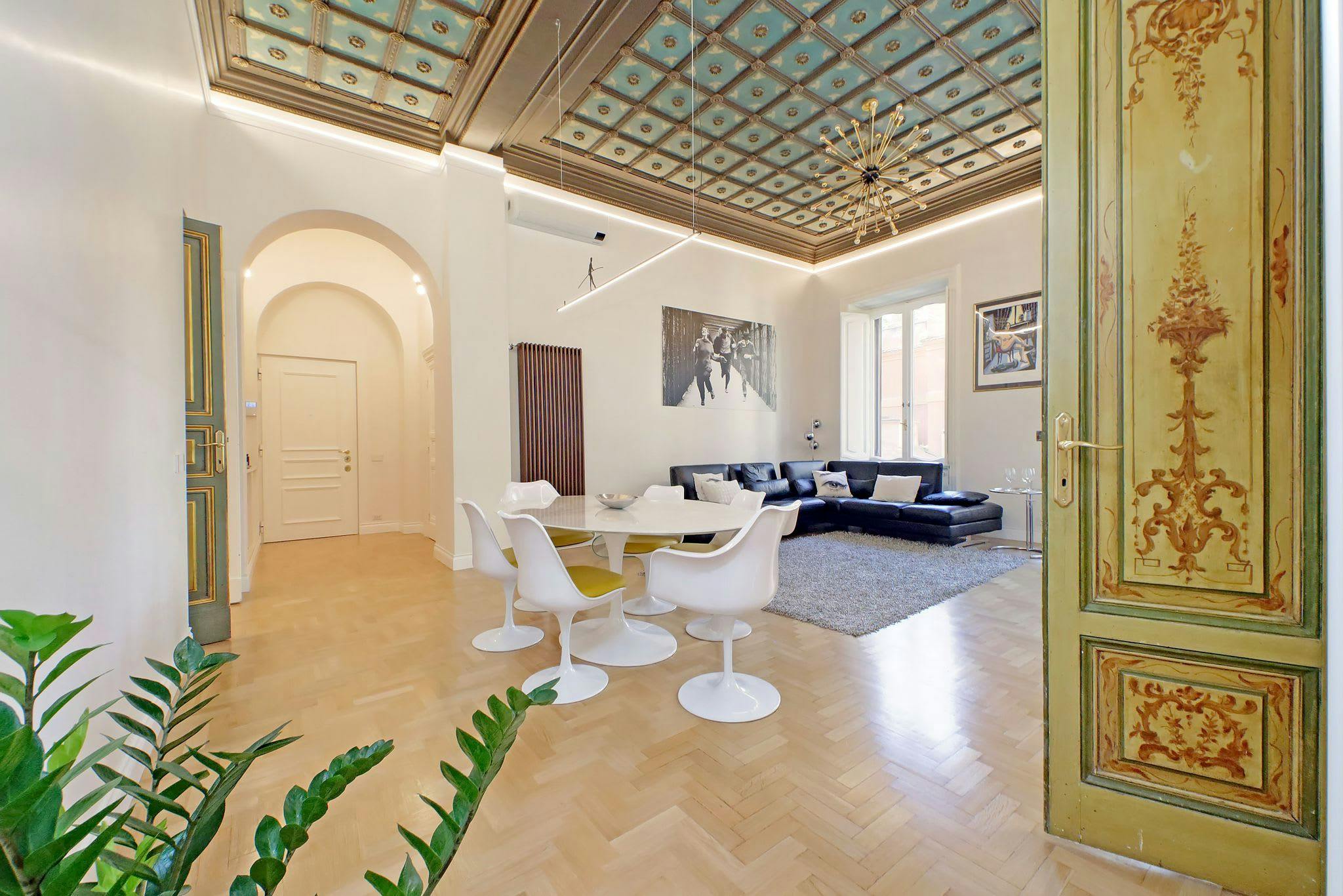 Palazzo Pincio Flaminio: Elegant 4-Bedroom Townhouse with Air-Con, Rome Flaminio