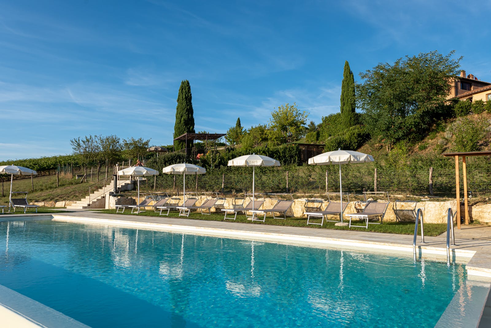 Palazzo Poggio Pianella: Elegant 3-Bedroom Apartment with Shared Pool, Tuscany