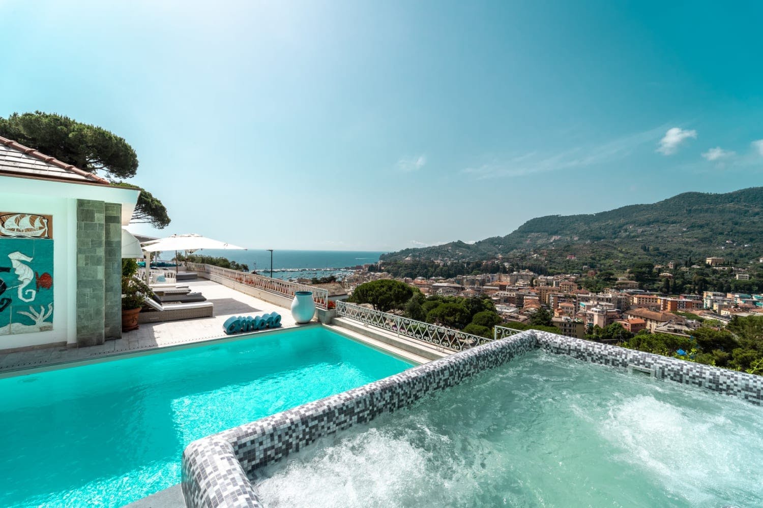 Palazzo Punta Liguria: Spacious 6-Bedroom Luxury Apartment with Seaview and Pool, Liguria