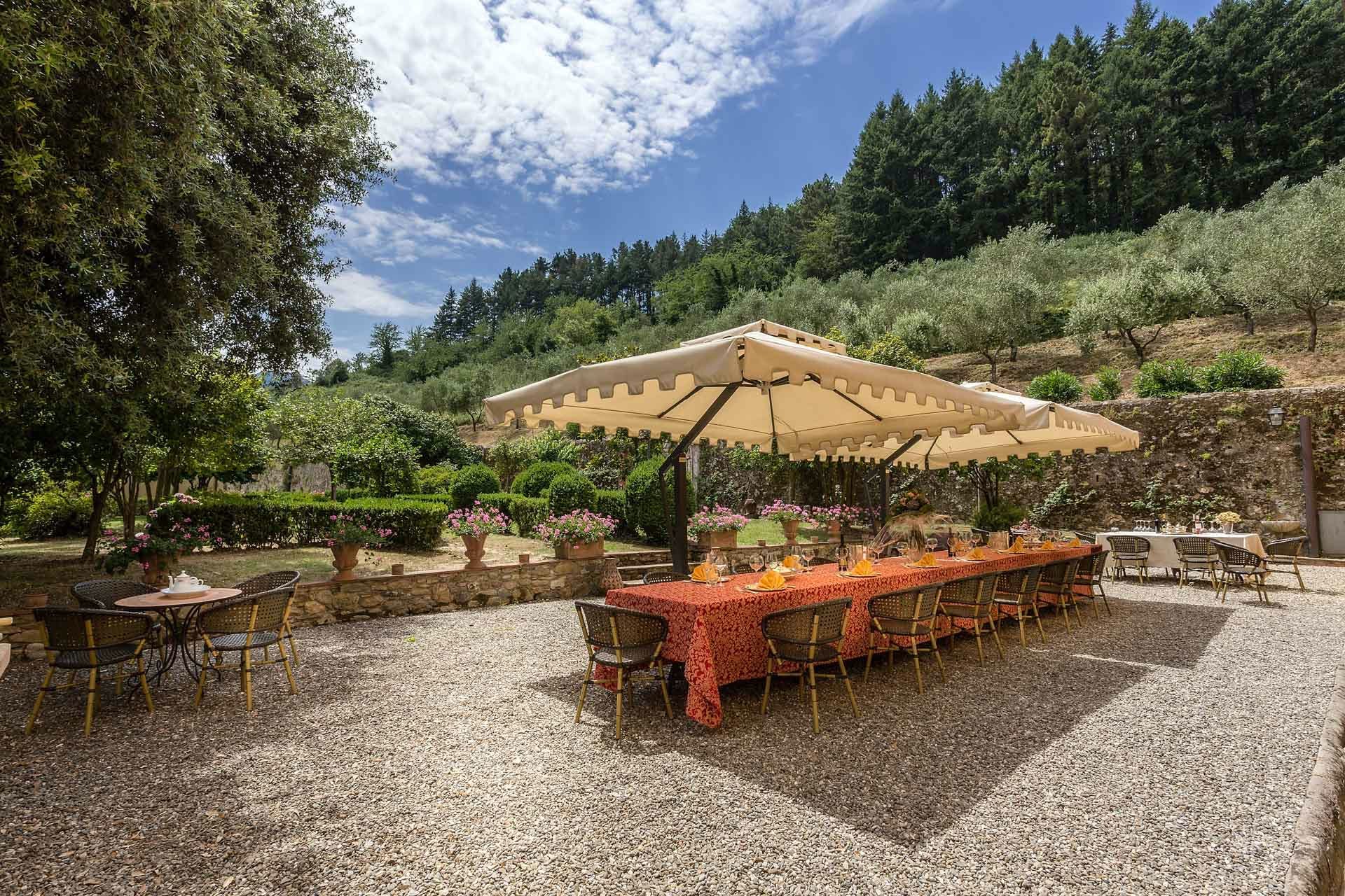 Palazzo Quercia Lucca: Elegant 11-Bedroom Apartment with Pool and Tennis Court, Lucca