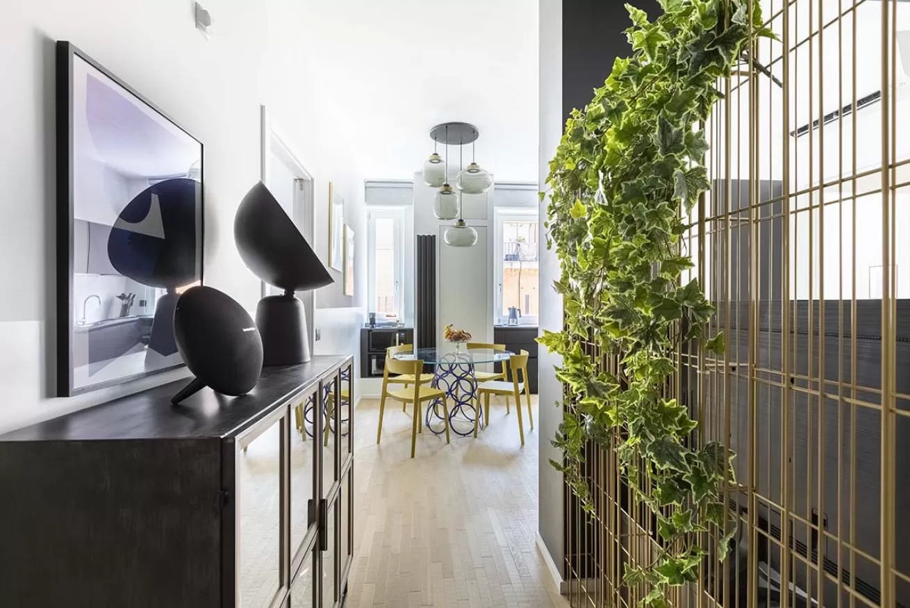 Palazzo Regola Roma: Lavish 3-Bedroom Apartment with Sauna and Hot Tub, Campo de’ Fiori