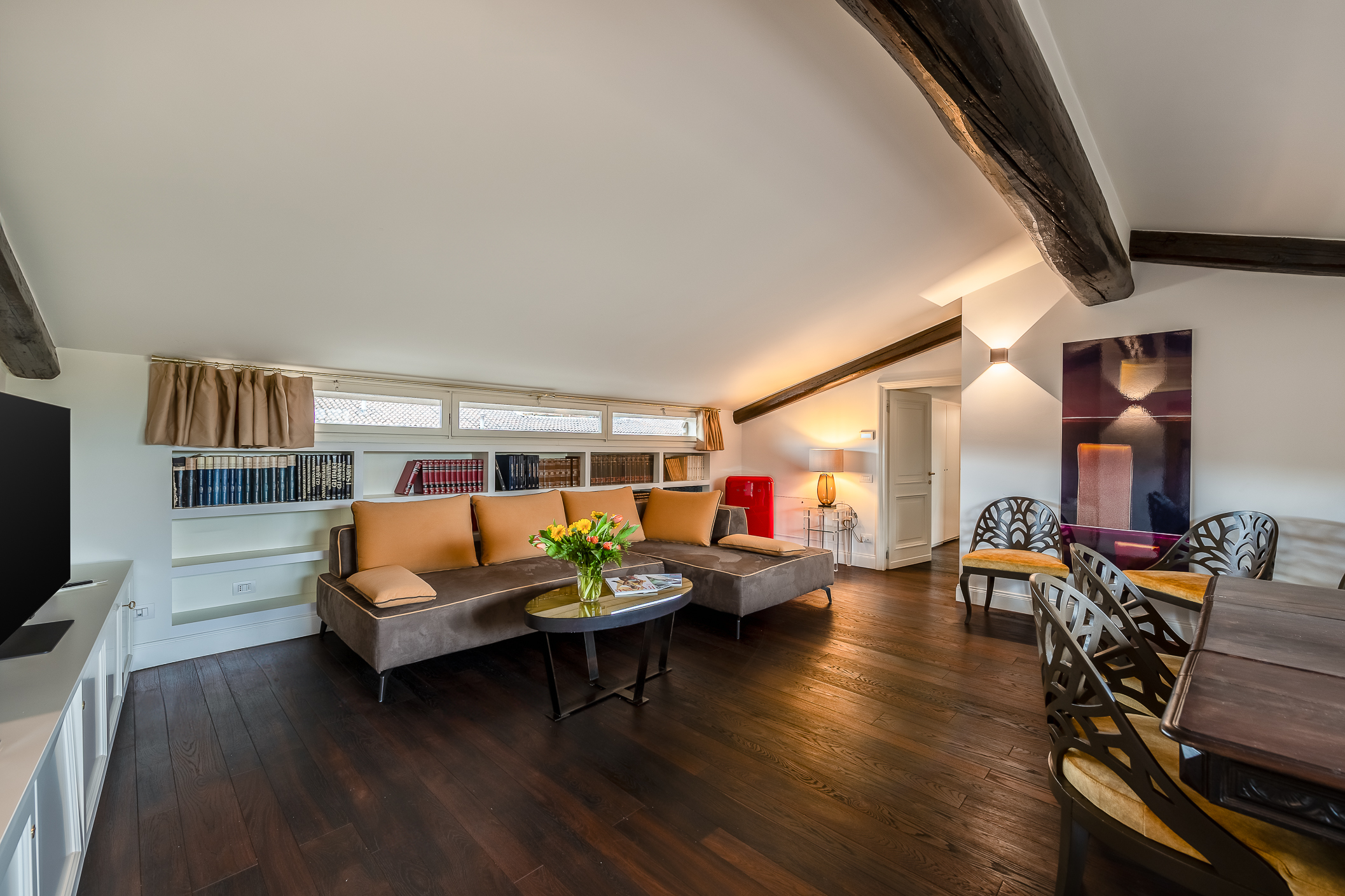 Palazzo Rinascente Quadrilatero: Elegant 4-Bedroom Apartment with Terraces, Milan Fashion District