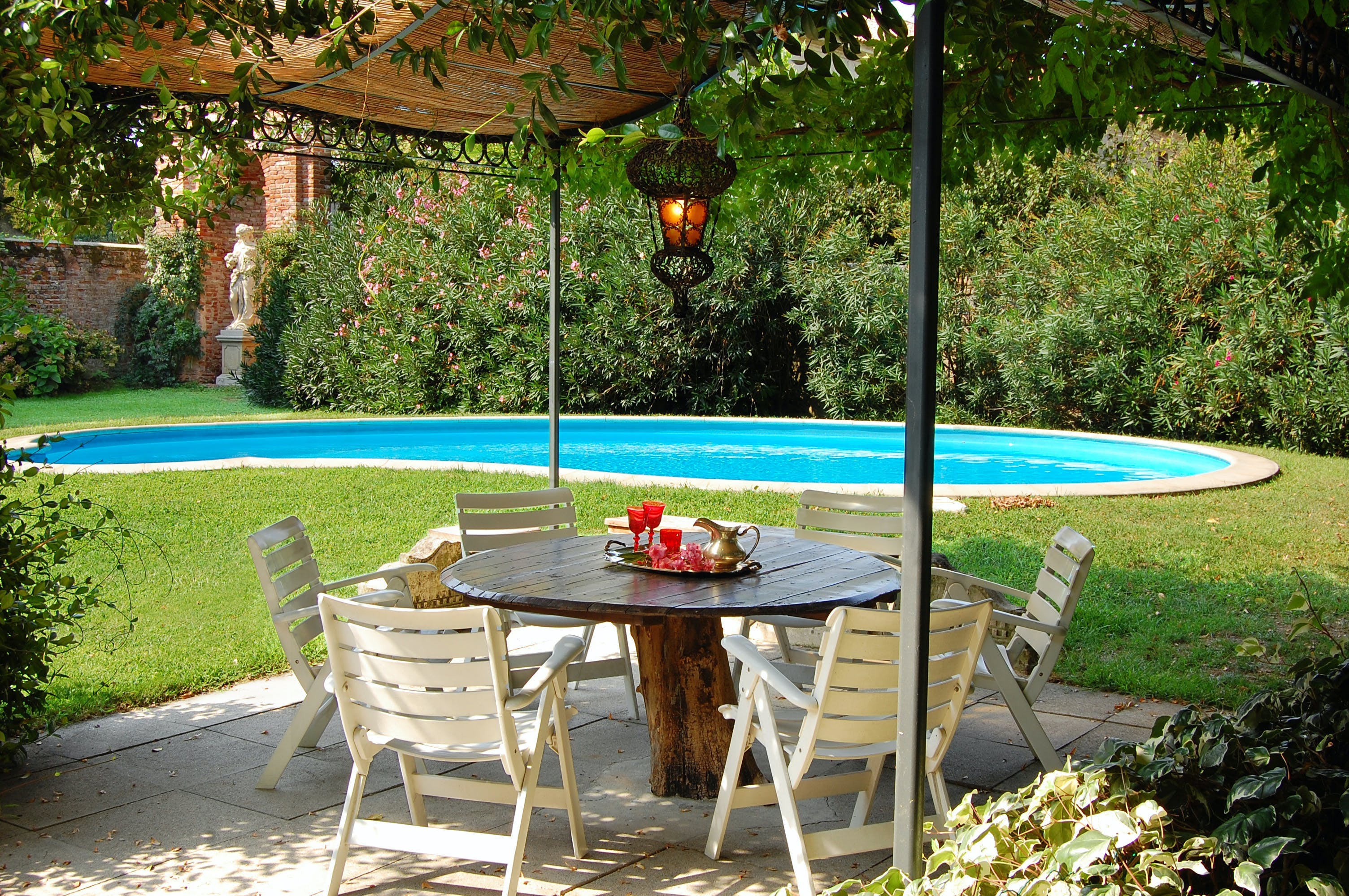 Palazzo Roverella Padova: Elegant 4-Bedroom Apartment with Shared Pool, Padova
