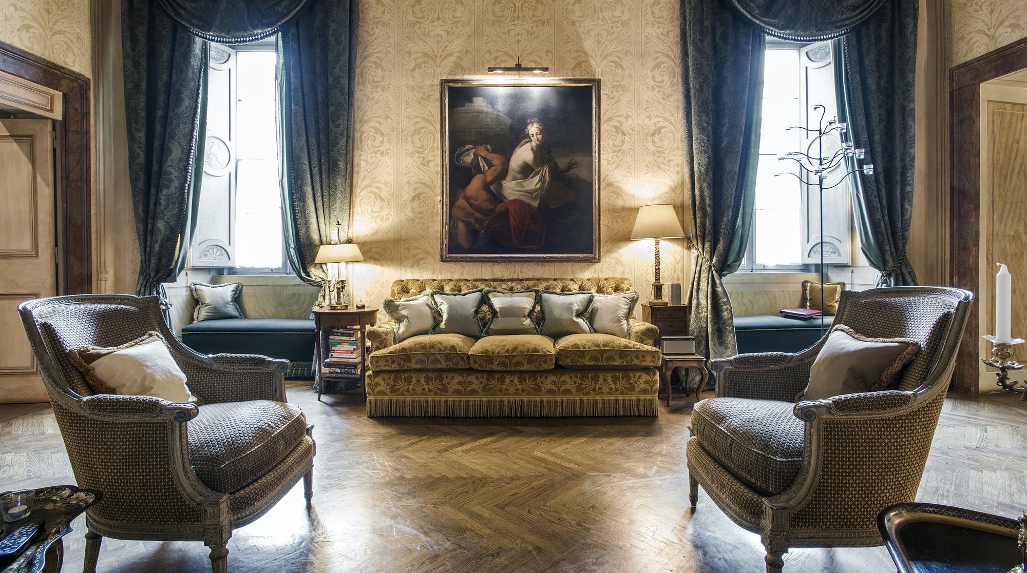 Palazzo Ruspoli Spagna: Luxury 1-Bedroom Apartment with Opulent Decor, Rome
