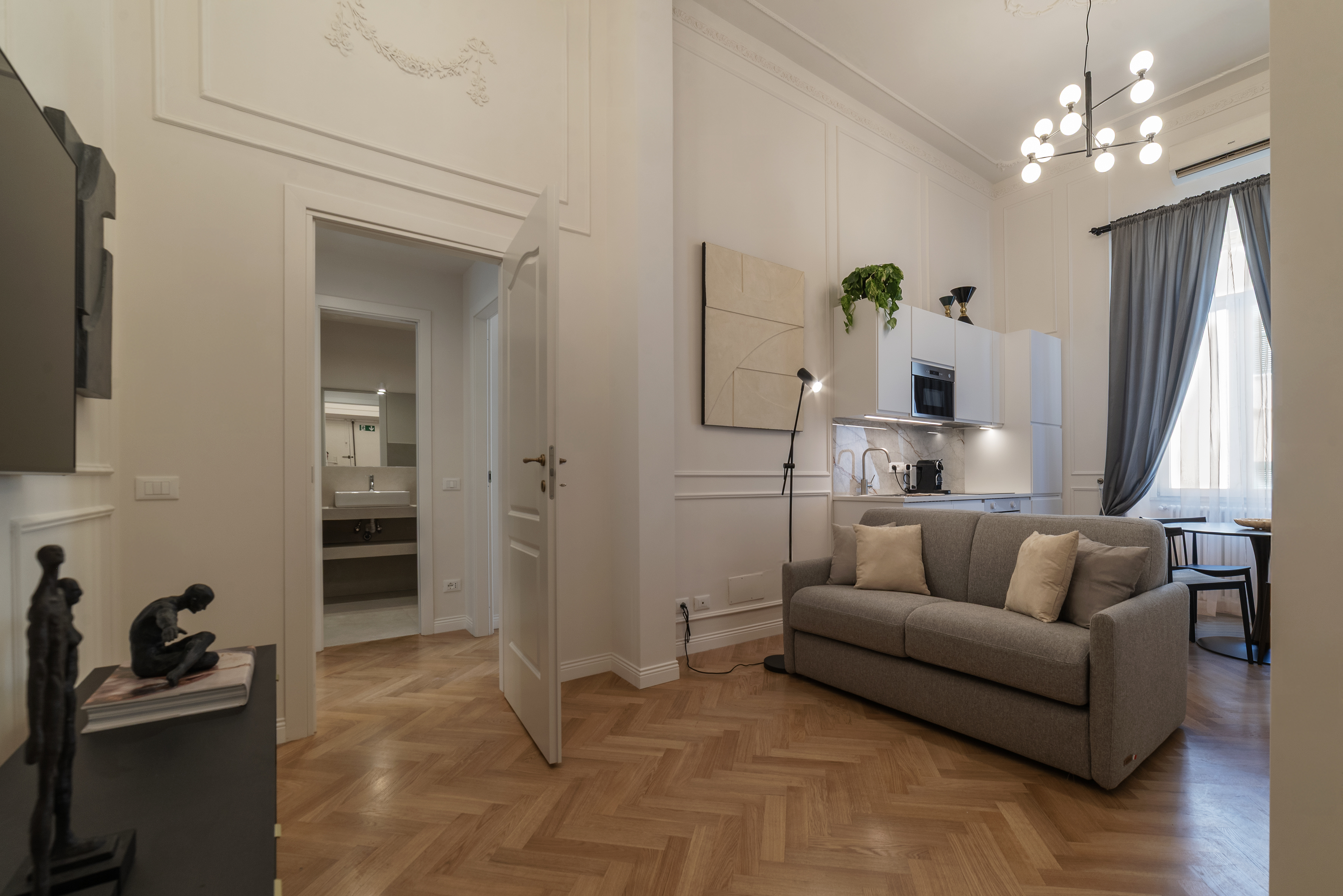 Palazzo San Lorenzo Termini: Luxurious 2-Bedroom Apartment with Rooftop Terrace, Rome Termini