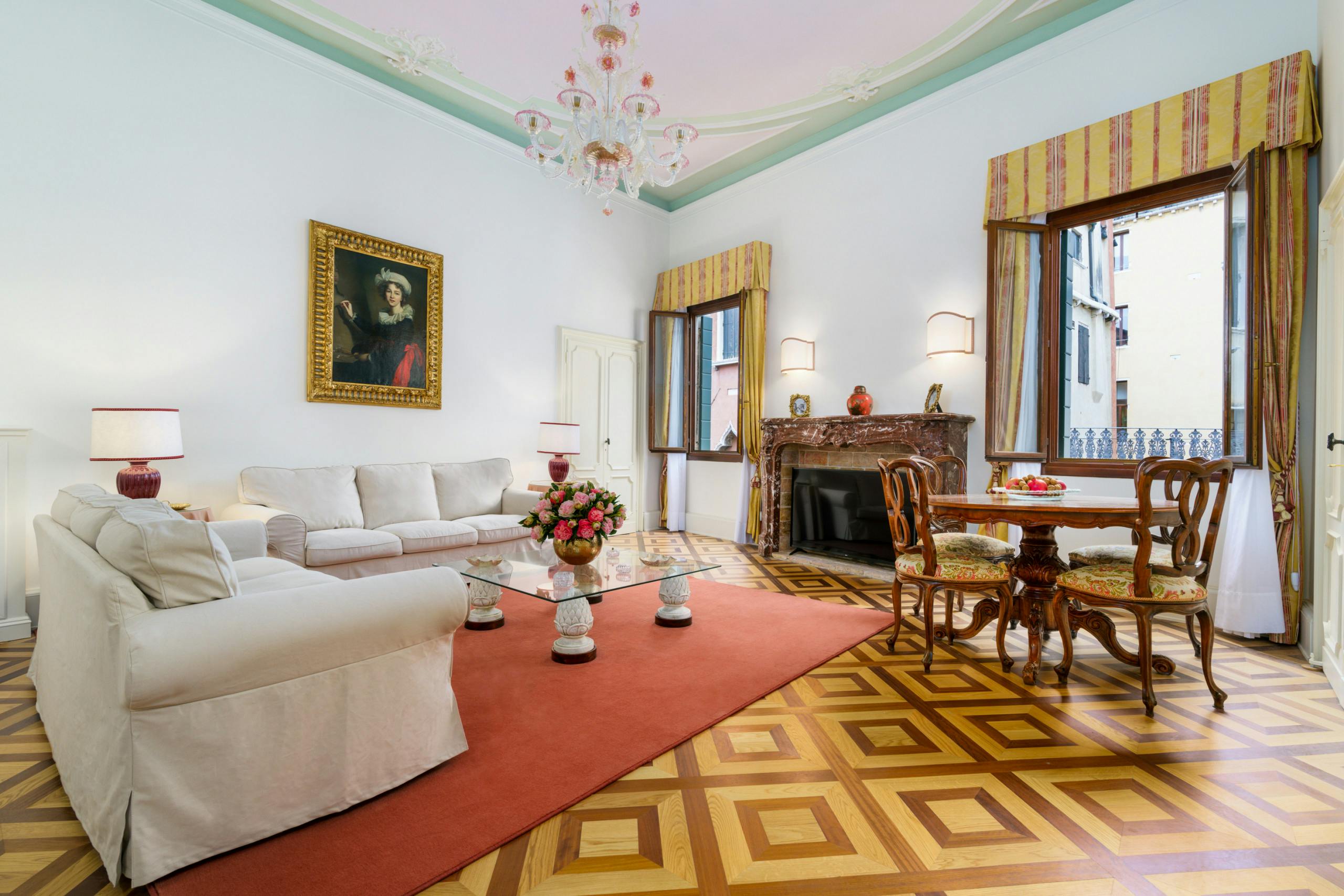 Palazzo San Luca Venezia: Elegant 4-Bedroom Apartment with Canal Views, San Marco, Venice