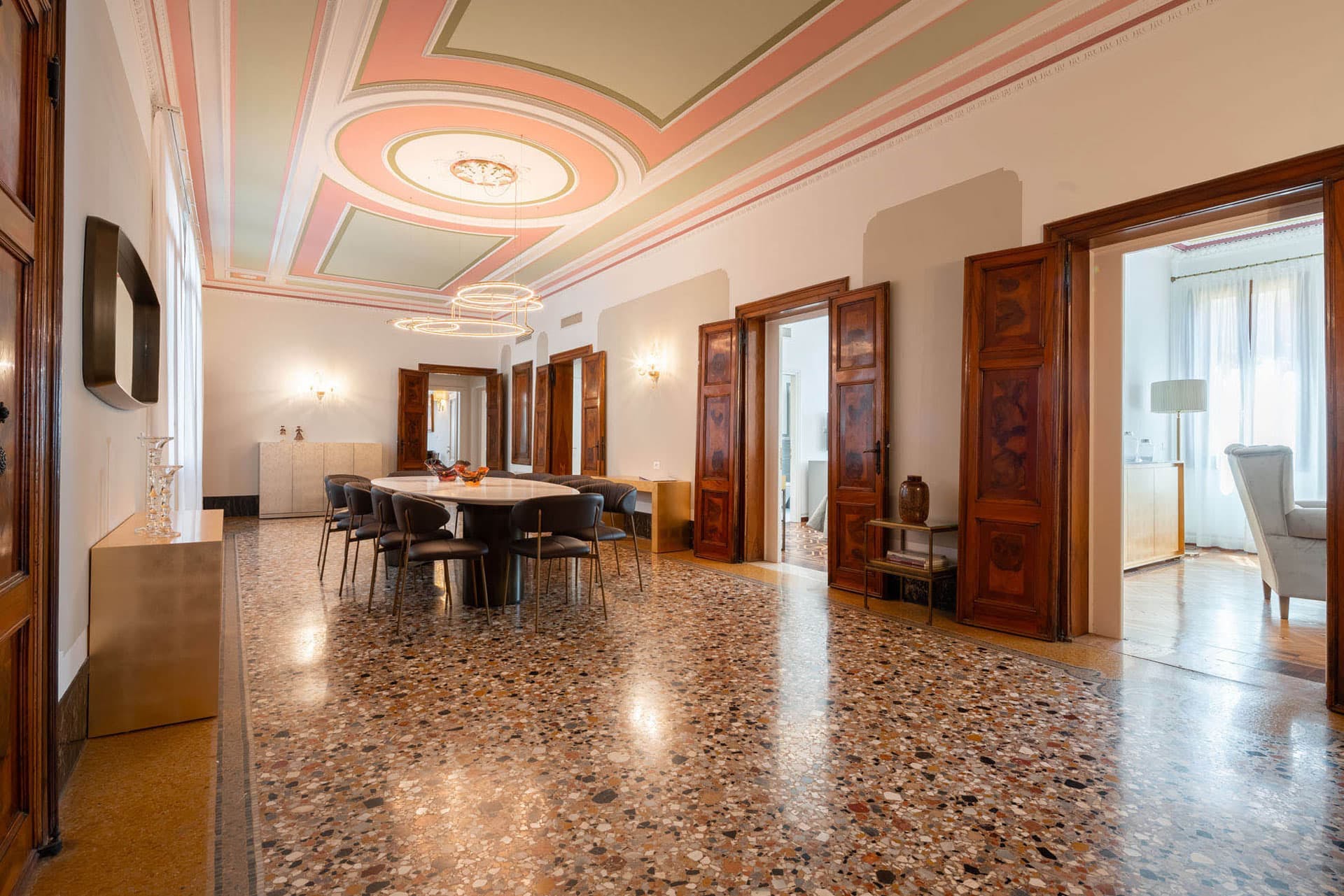 Palazzo San Marco Serenissima: Elegant 6-Bedroom Apartment with Seaview, San Marco Venice