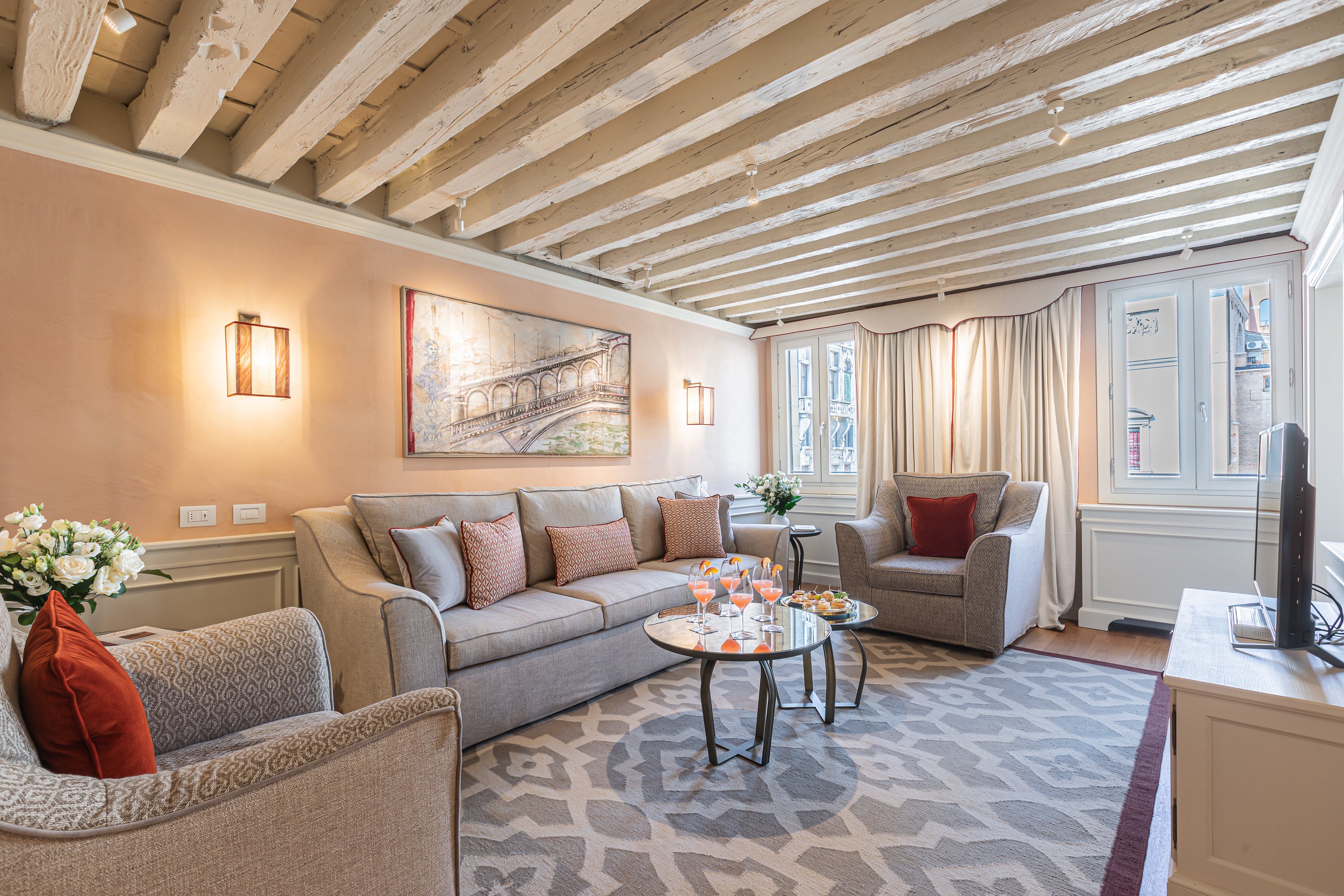 Palazzo San Maurizio San Marco: Spacious 3-Bedroom Apartment with Stunning Seaview, San Marco