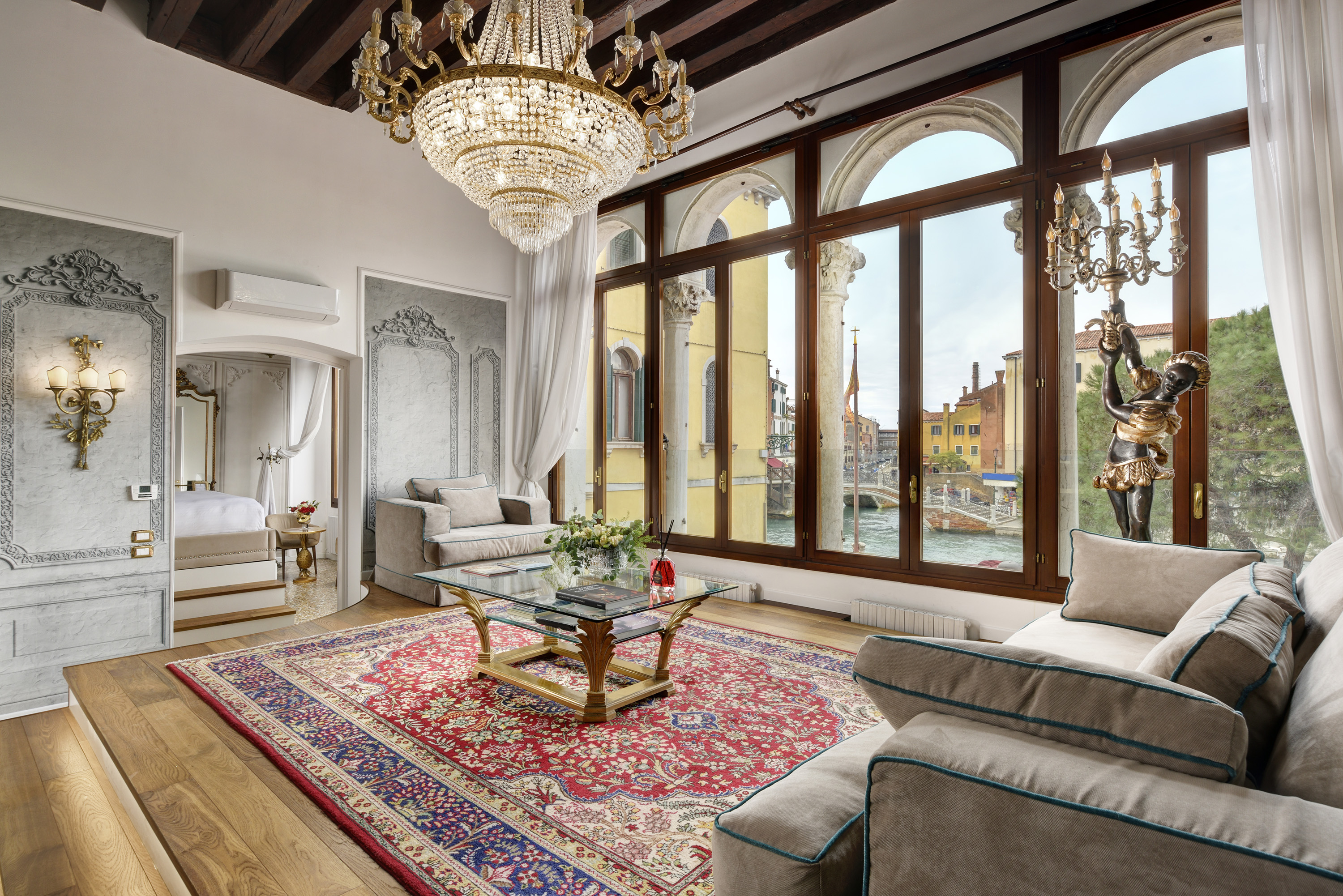 Palazzo SanPolo Venice: Elegant 3-Bedroom Apartment with Canal Views, Venice