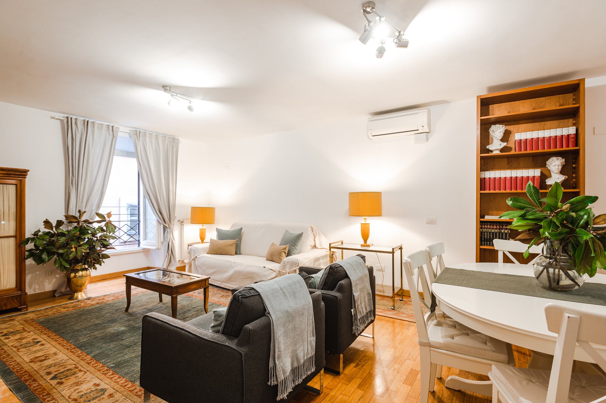 Palazzo Sant’Angelo Navona: Elegant 2-Bedroom Apartment with Air-Con, Rome Navona