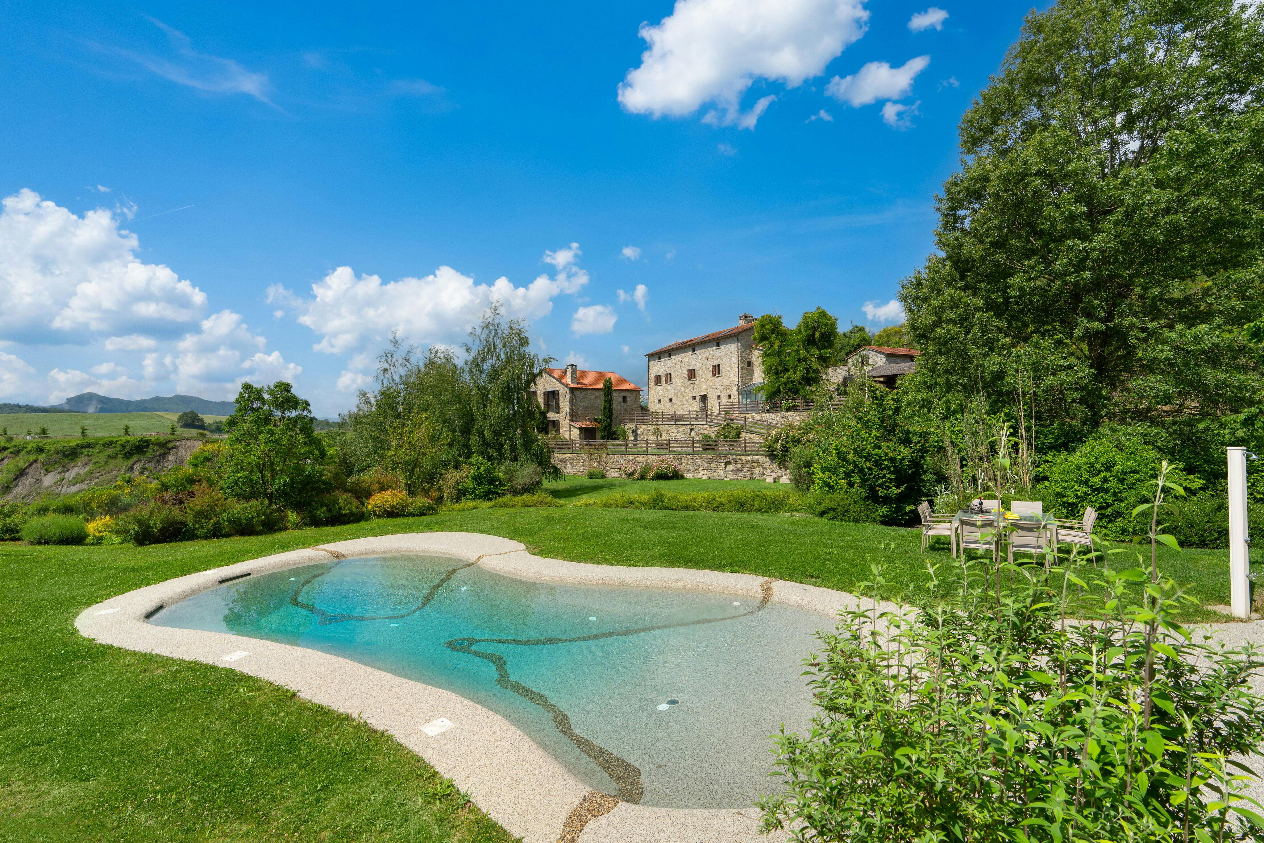 Palazzo Santerno Bologna: Luxury 8-Bedroom Apartment with Family-Friendly Features, Tuscany