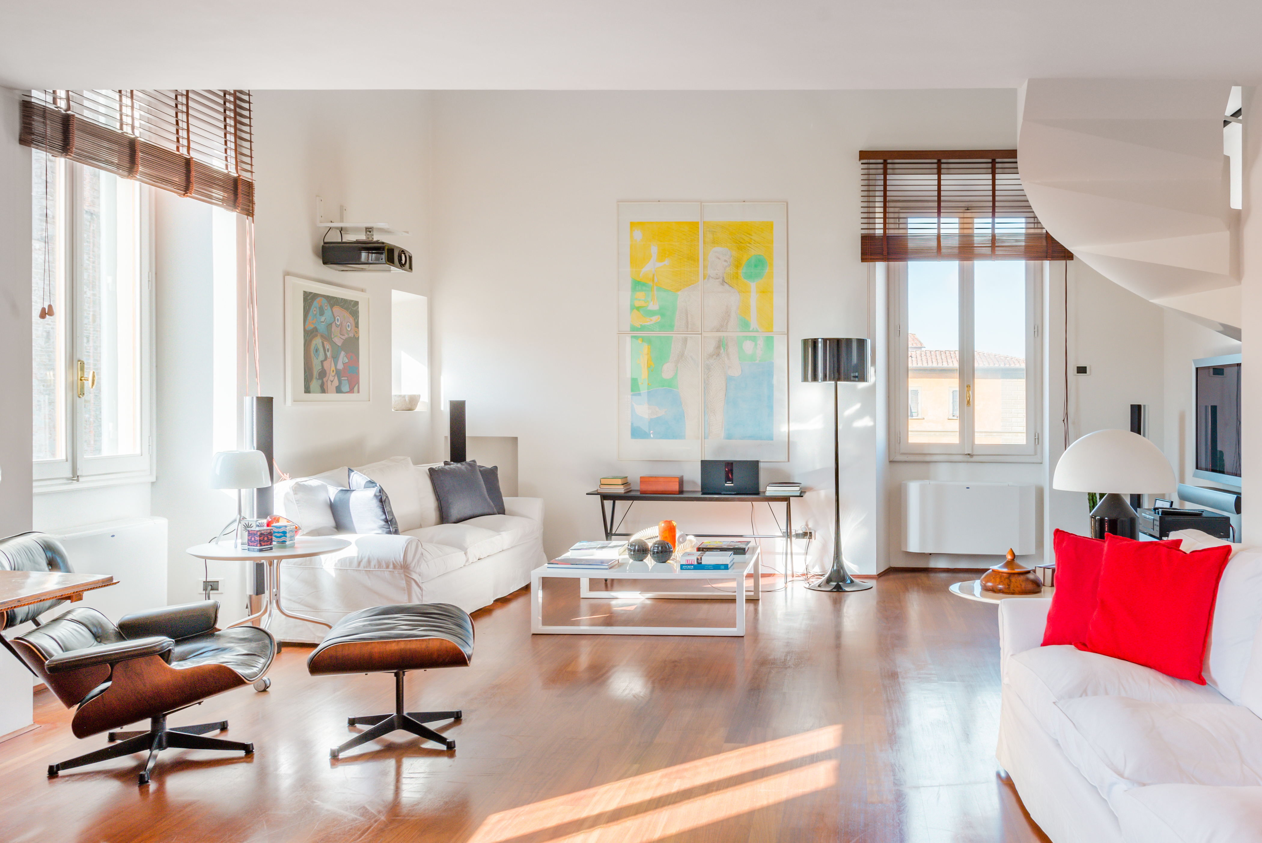 Palazzo Santo Spirito Pitti: Luxury 3-Bedroom Apartment with Artistic Flair, Florence