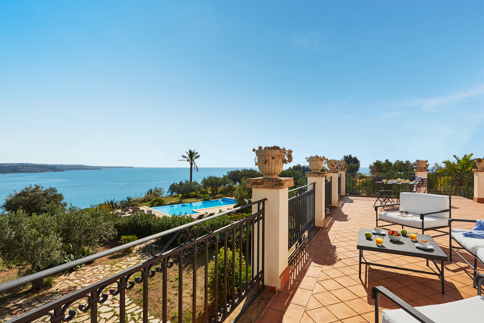 Palazzo Scirocco Sciacca: Luxury 4-Bedroom Apartment with Pool and Sea Views, Sicily