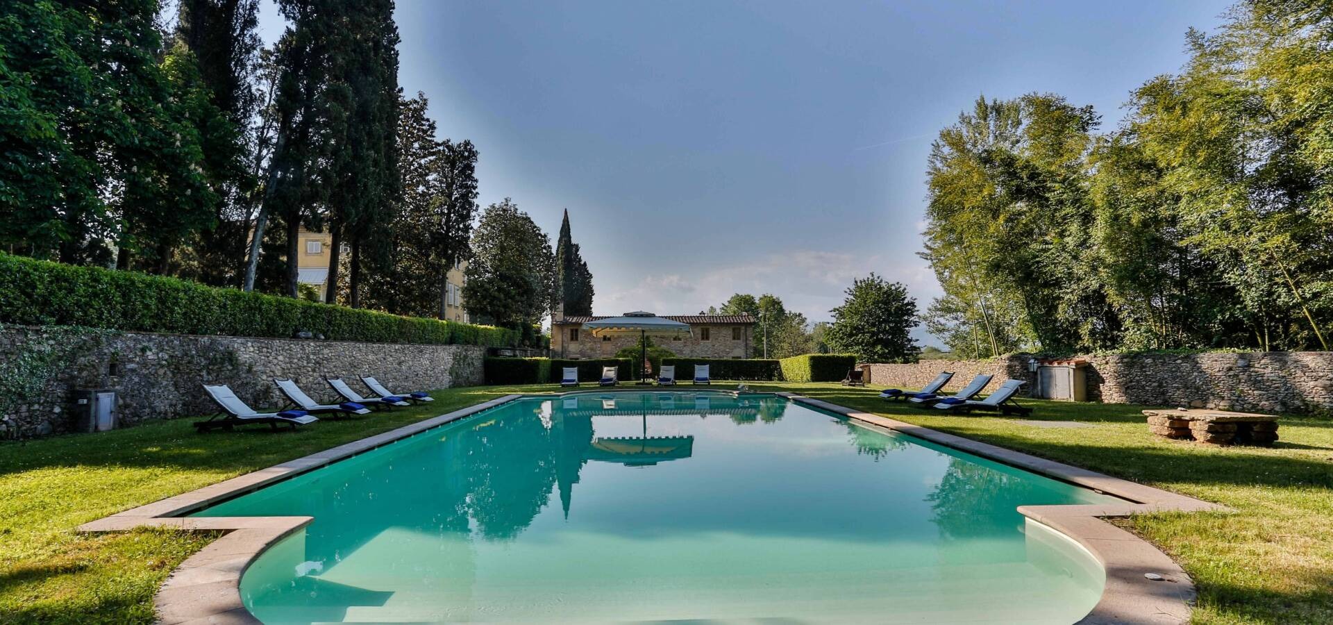 Palazzo Serchio Lucca: Luxury 12-Bedroom Apartment with Pool and Tennis Court, Lucca