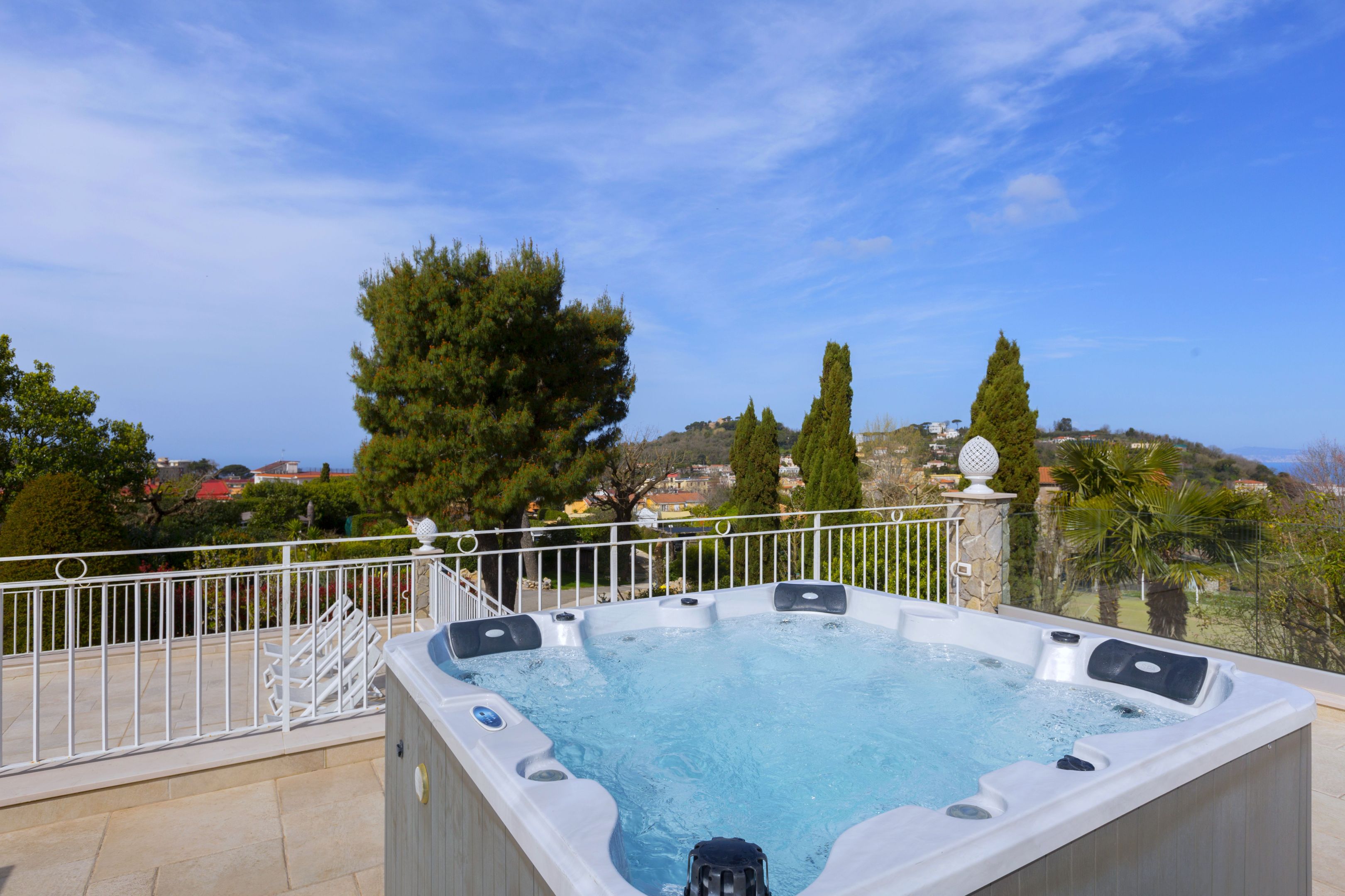 Palazzo Sirene Sorrento Sorrento 8: Luxury 4-Bedroom Apartment with Private Jacuzzi, Sorrento