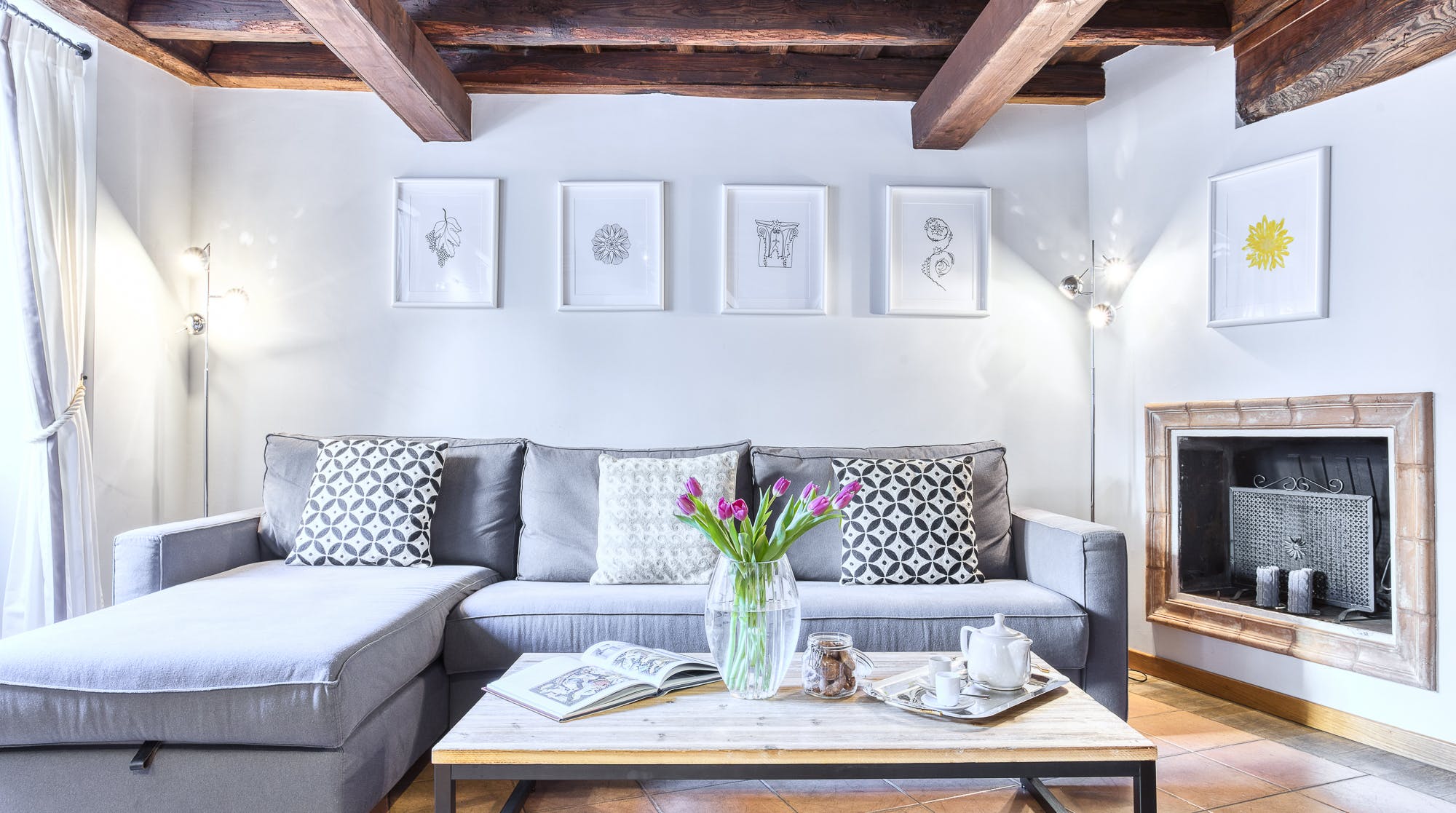 Palazzo Twombly CampoDeFiori: Charming 2-Bedroom Apartment Rental with Family Features, Campo de’ Fiori Rome