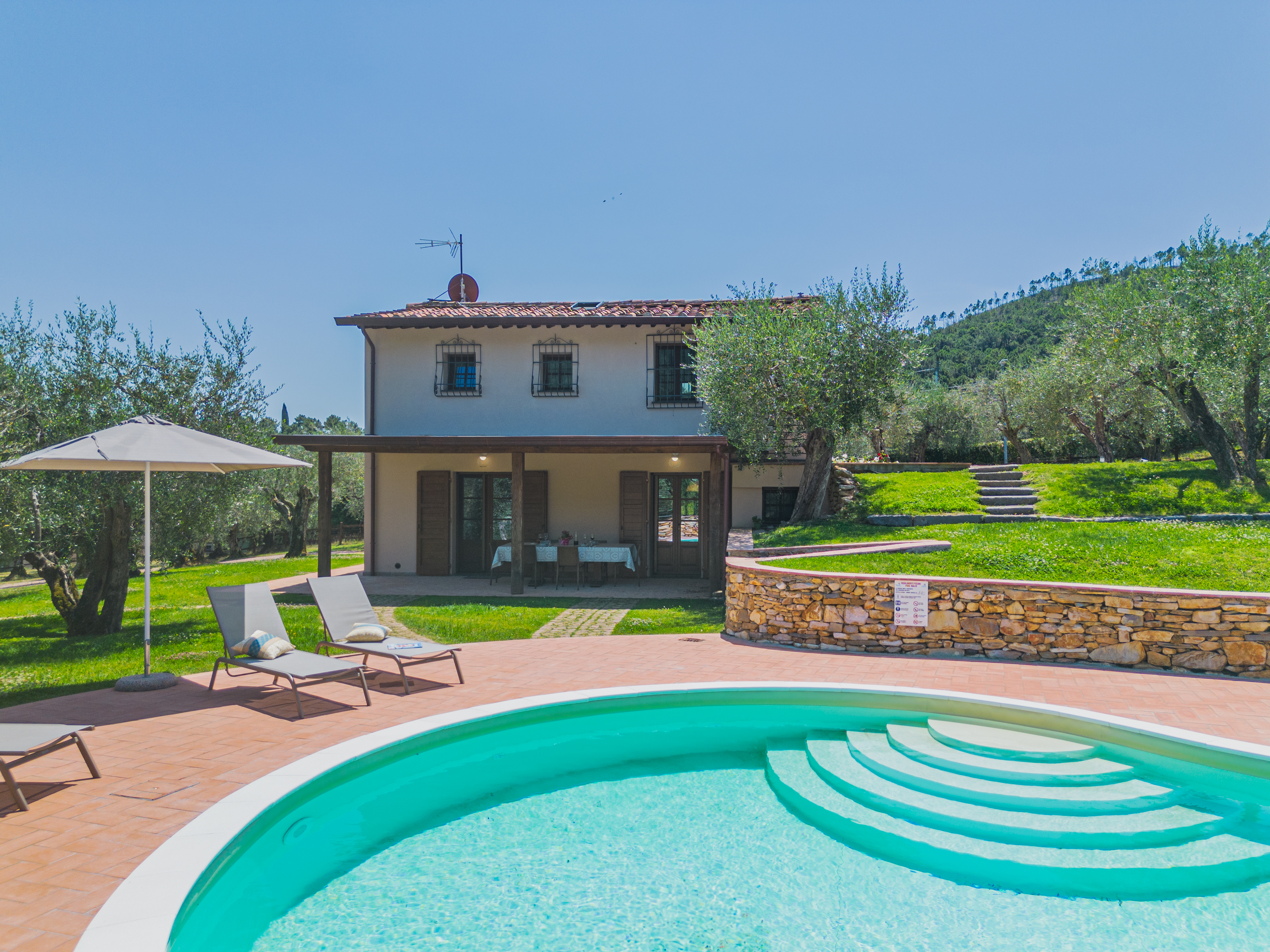 Palazzo Uliveto Pisa: Luxury 2-Bedroom Apartment with Pool in Tuscany, Pisa