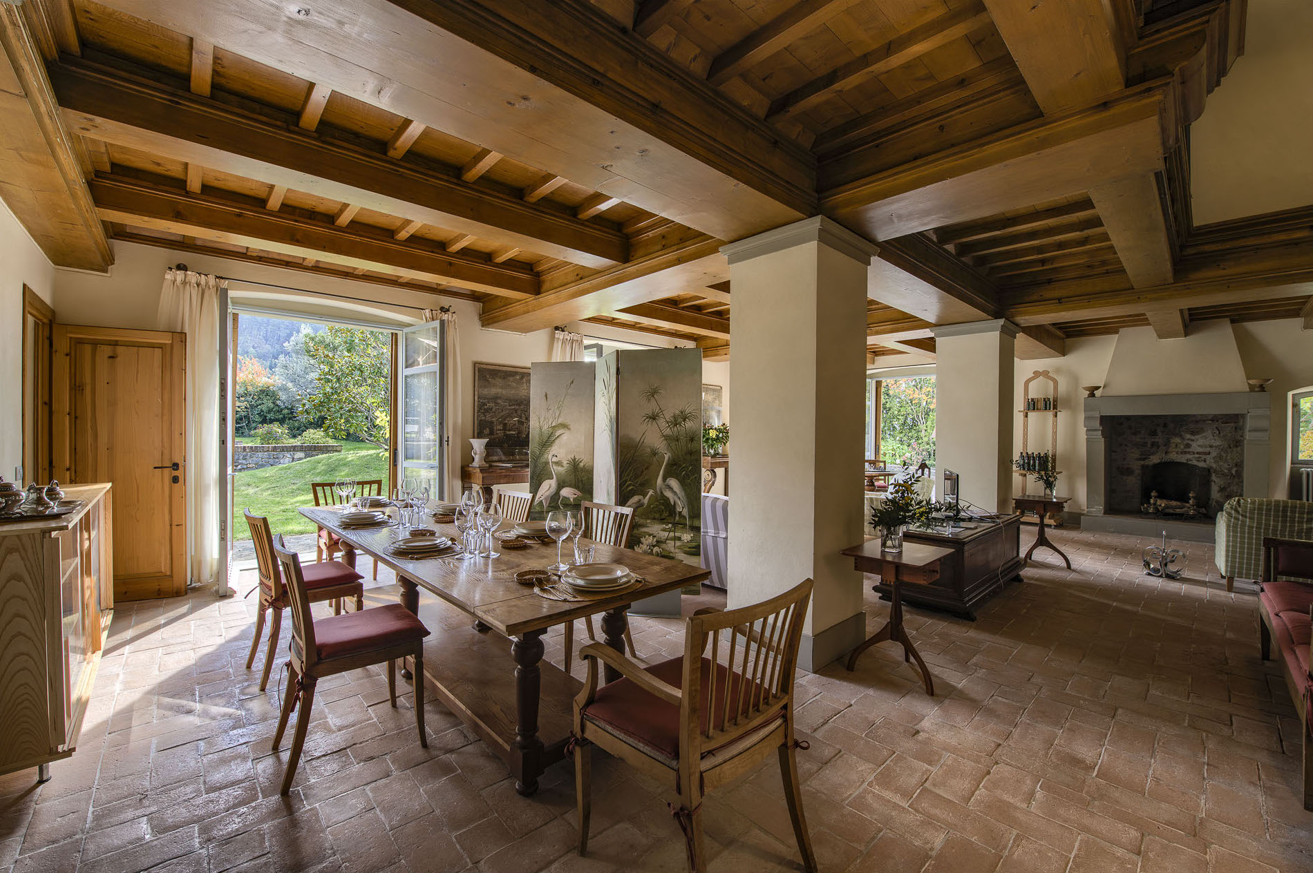 Palazzo Vallombrosa Florence: Spacious 4-Bedroom Apartment with Private Pool, Florence East