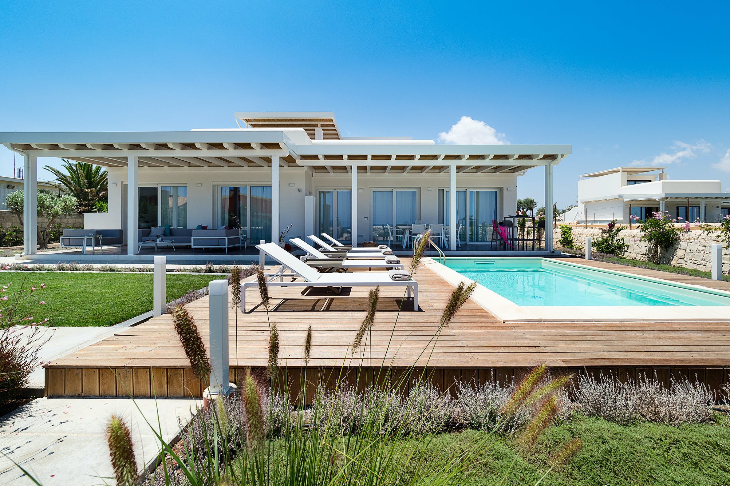 Palazzo Vedetta Noto: Luxury 4-Bedroom Apartment with Seaview and Pool, Val di Noto