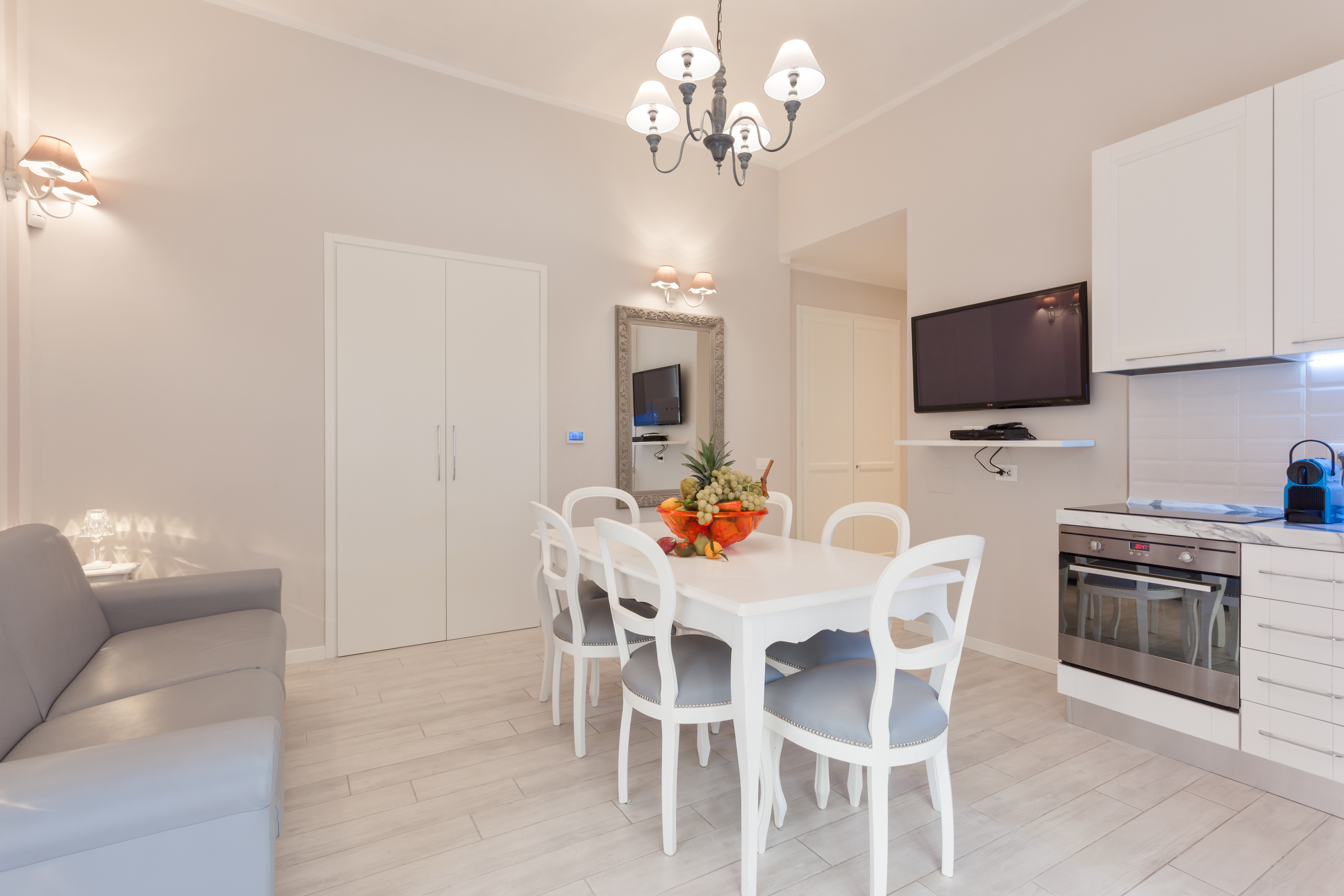 Palazzo Vento Prati: Spacious 5-Bedroom Apartment with Terrace, Rome Prati