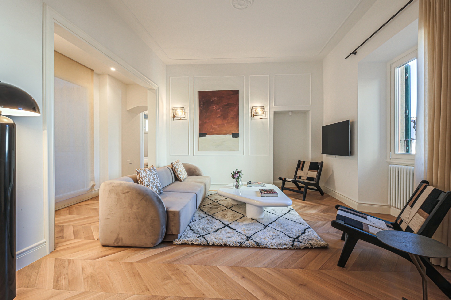 Palazzo Verrocchio Florence: Elegant 4-Bedroom Apartment with Private Terrace, Florence Duomo