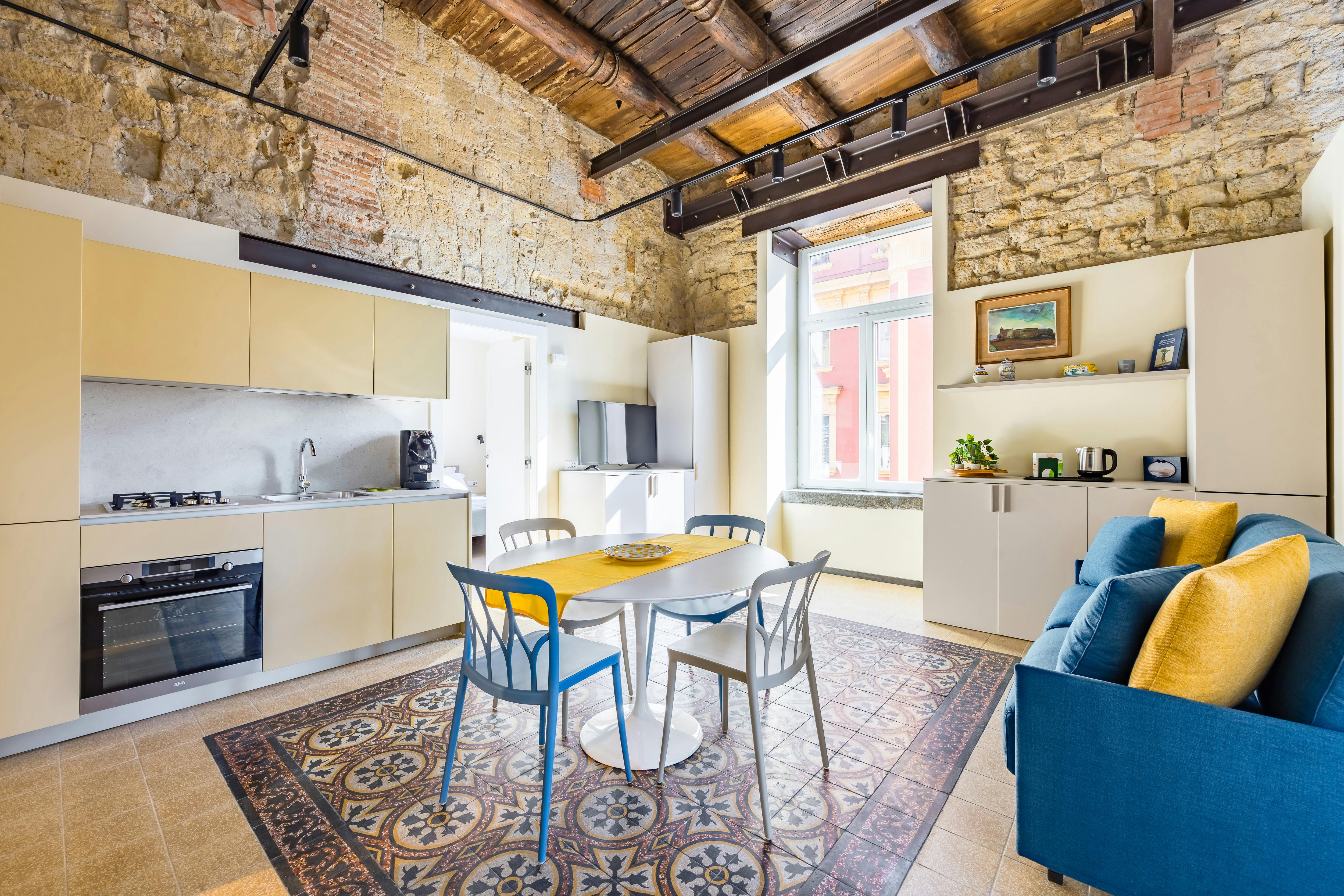 Palazzo Vesuvio Napoli: Spacious 7-Bedroom Townhouse with Stunning Seaviews, Naples