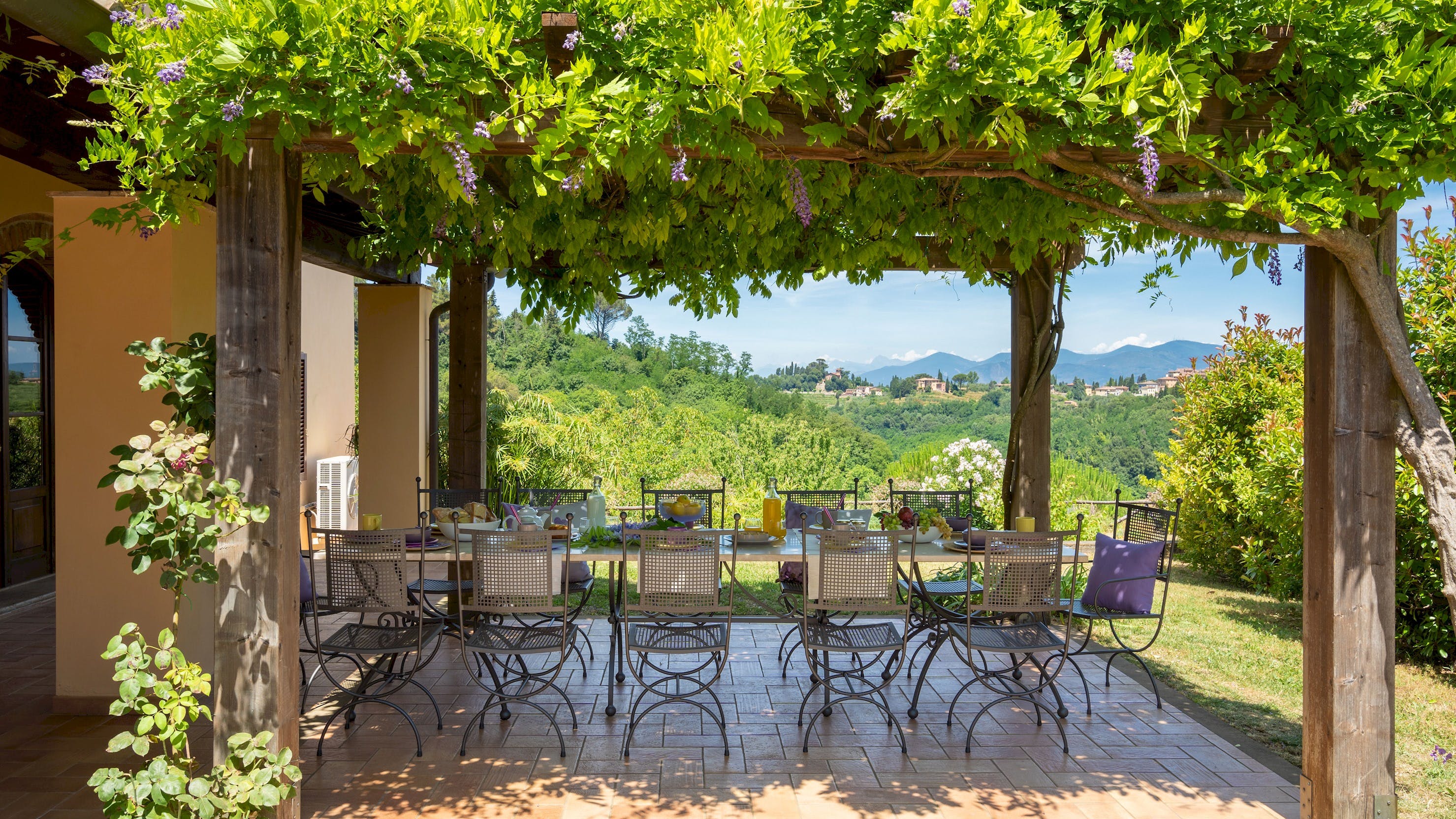 Palazzo Vicari Livorno: Luxury 6-Bedroom Apartment with Pool in Countryside Tuscany