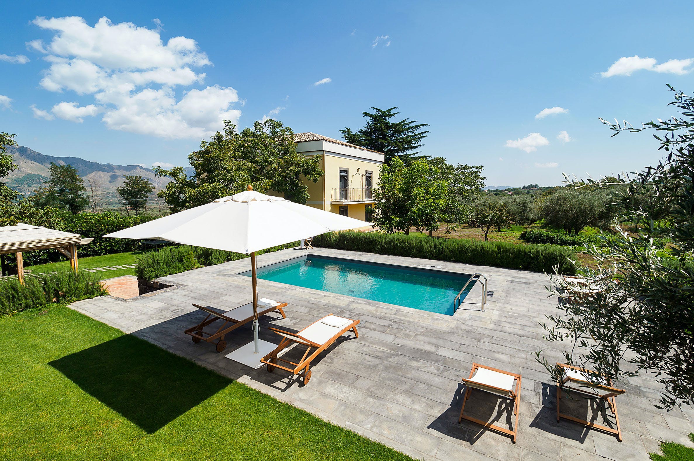 Palazzo Zafferana Randazzo: 5-Bedroom Luxury Apartment with Seaview and Pool, Etna