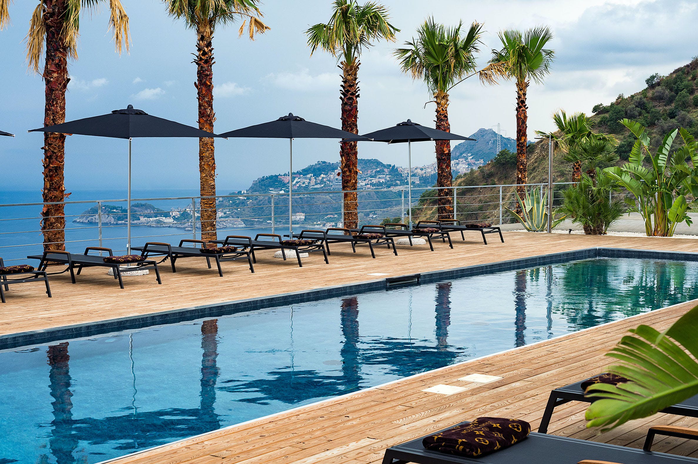 Palazzo Zagara Taormina: 7-Bedroom Luxury Apartment with Seaview and Pool, Taormina