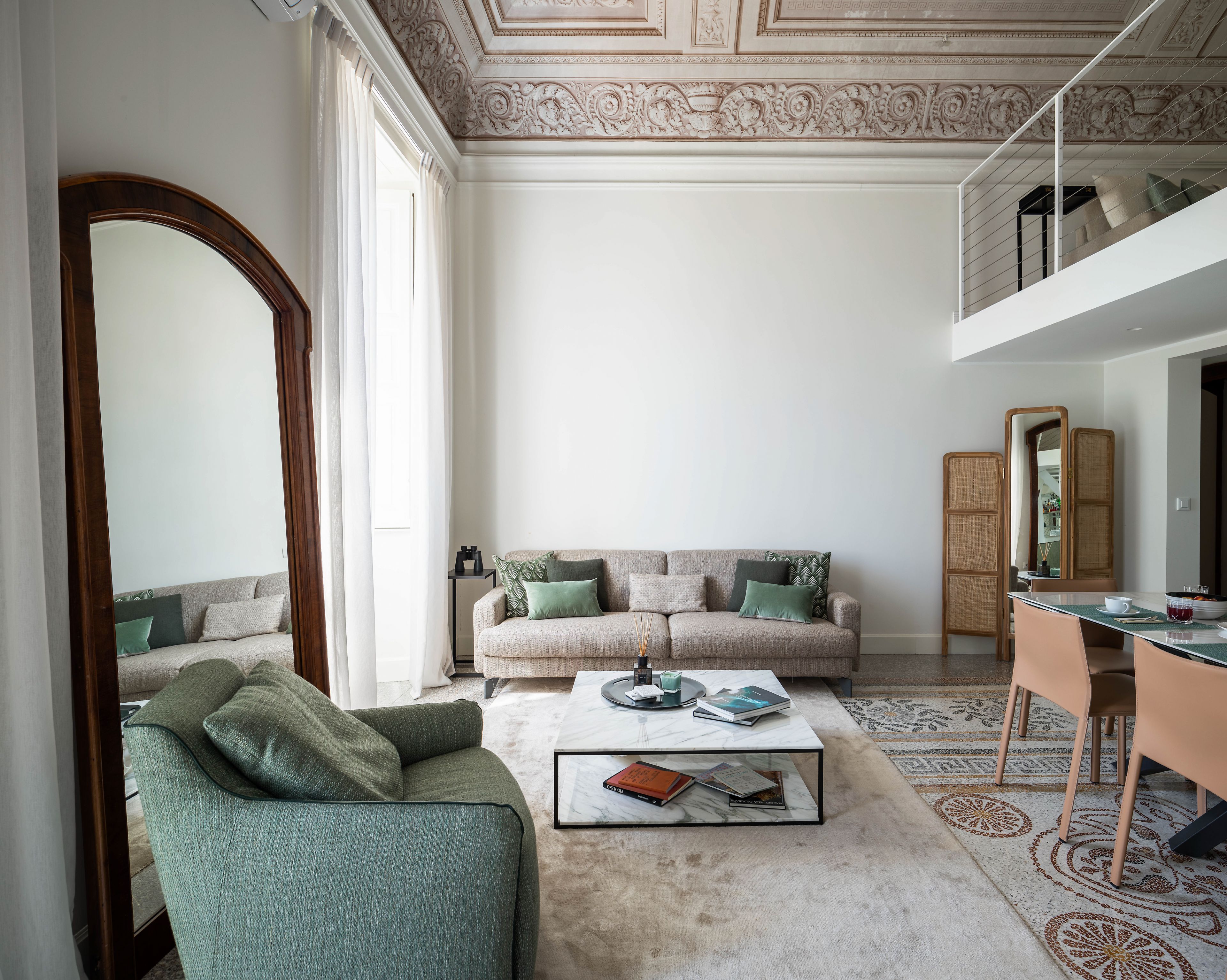 Palazzo Zoca Ossuccio: Elegant 3-Bedroom Villa with Lake Access, Como