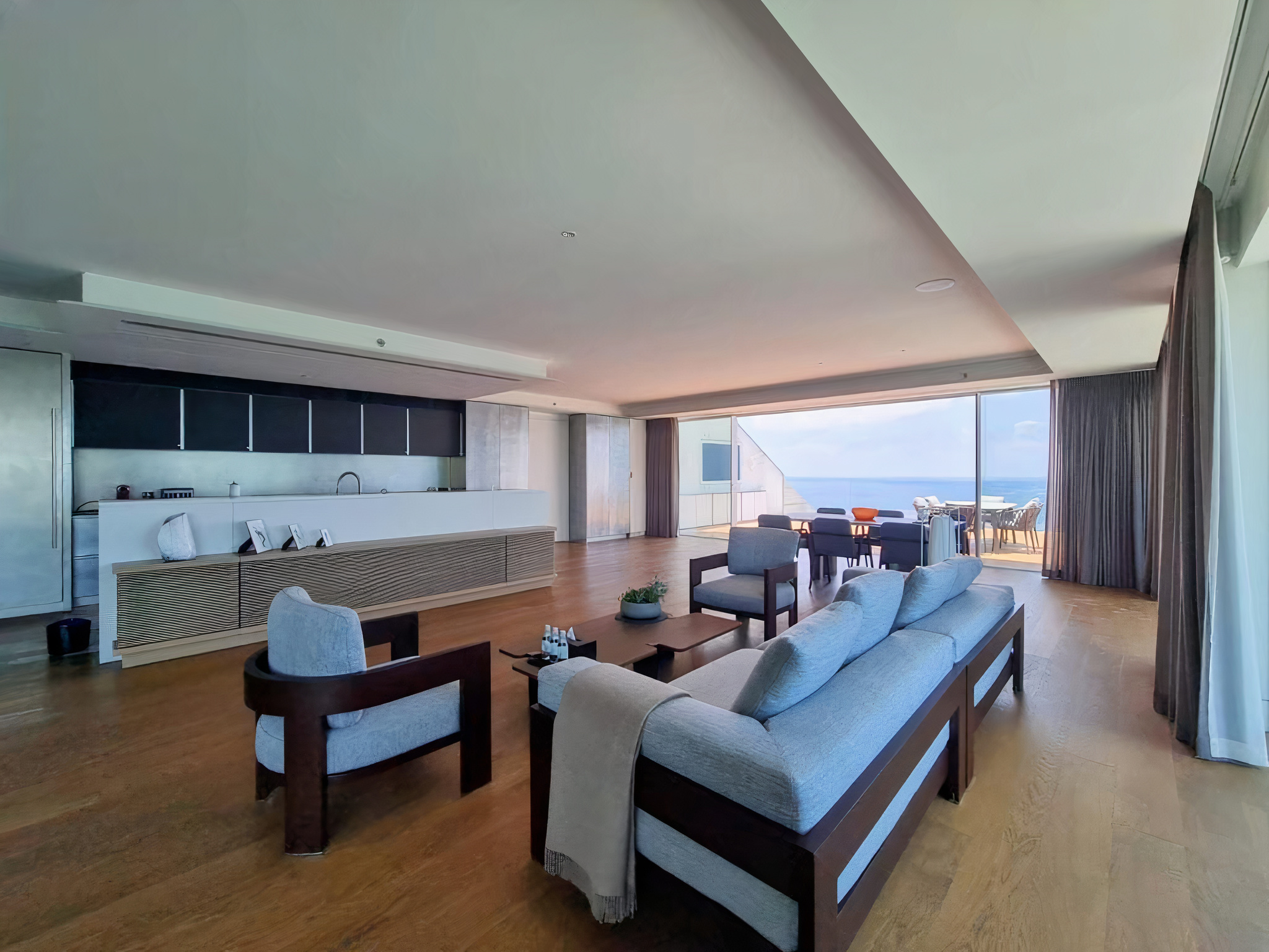 Penthouse Givatayim Tel Aviv: Luxury 2-Bedroom Penthouse with Seaviews and Pool, Tel Aviv