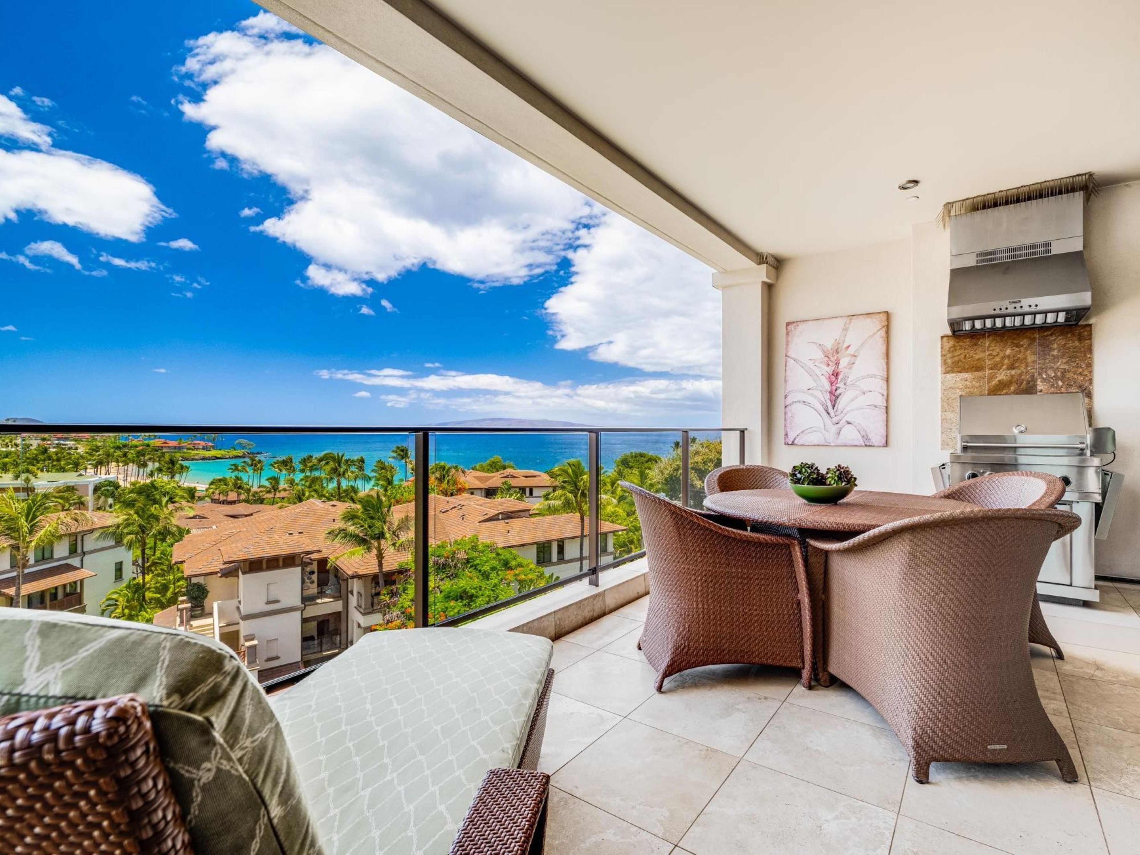 Penthouse Naupaka Wailea: Stylish 2-Bedroom Penthouse Rental with Sea Views and Pool, Hawaii