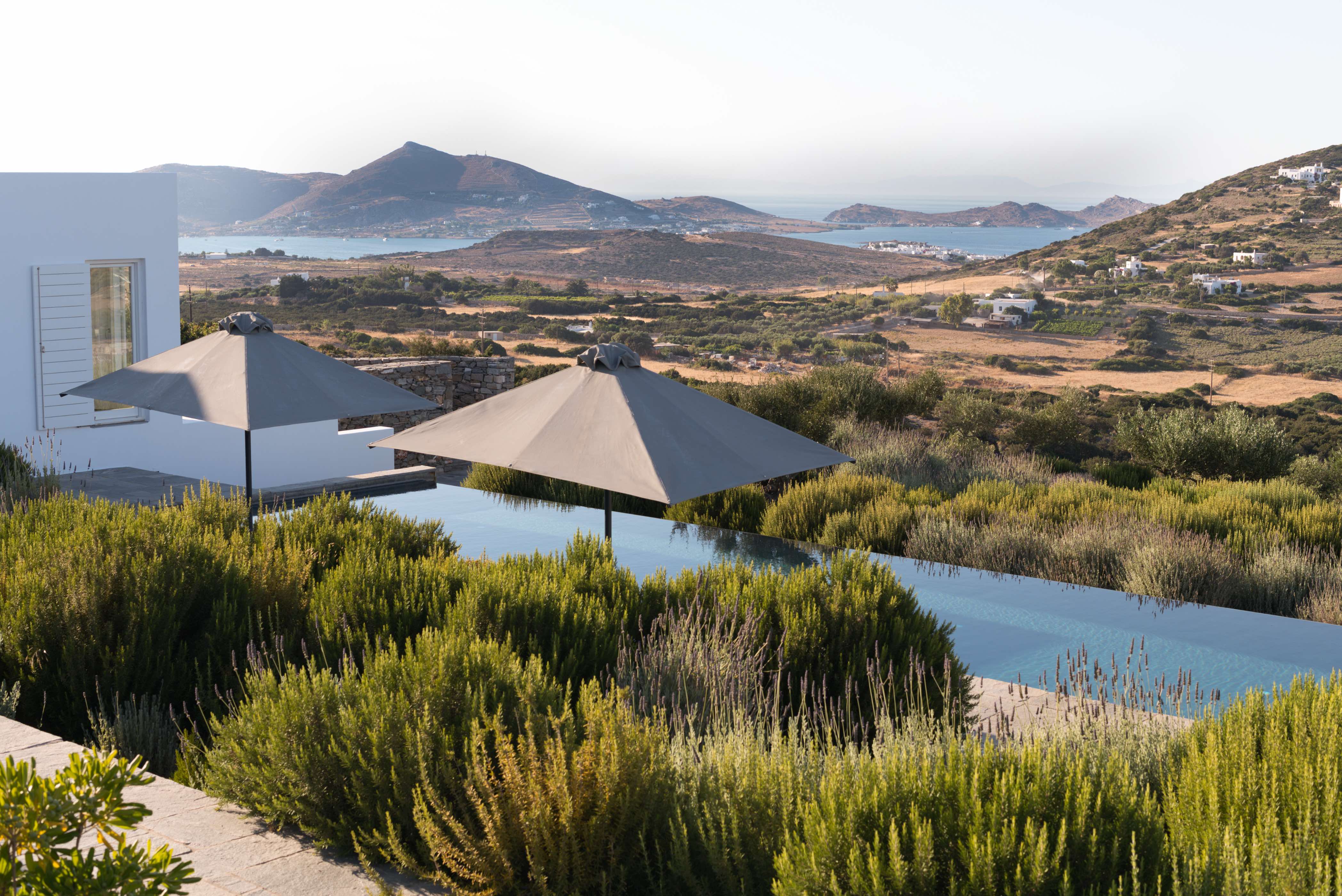 Pyrgos Kalokairi: Stunning 5-Bedroom Villa with Infinity Pool and Seaview, Paros