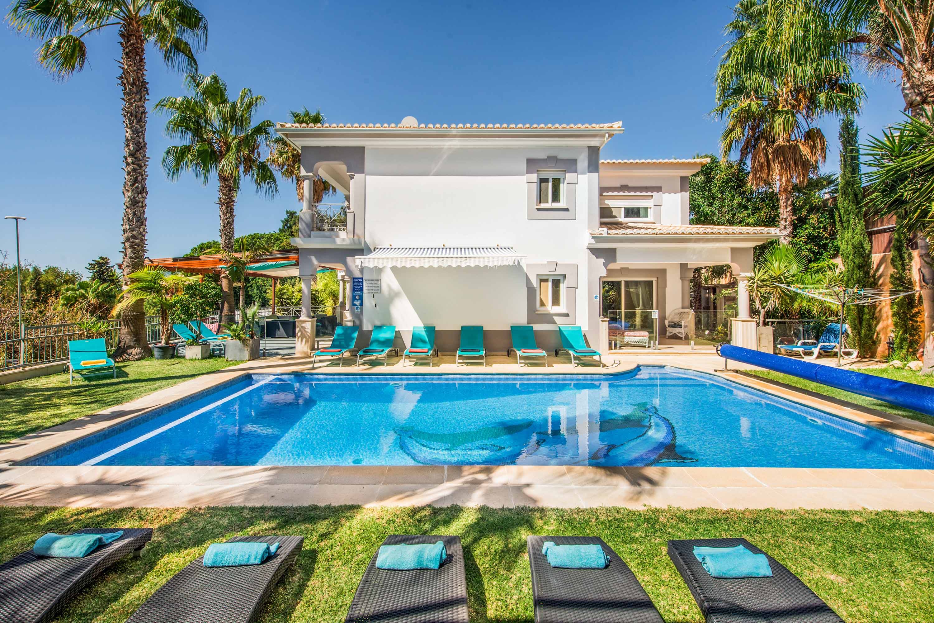 Quinta Alfarrobeira Guia: Spacious 7-Bedroom Apartment with Sea Views, Guia