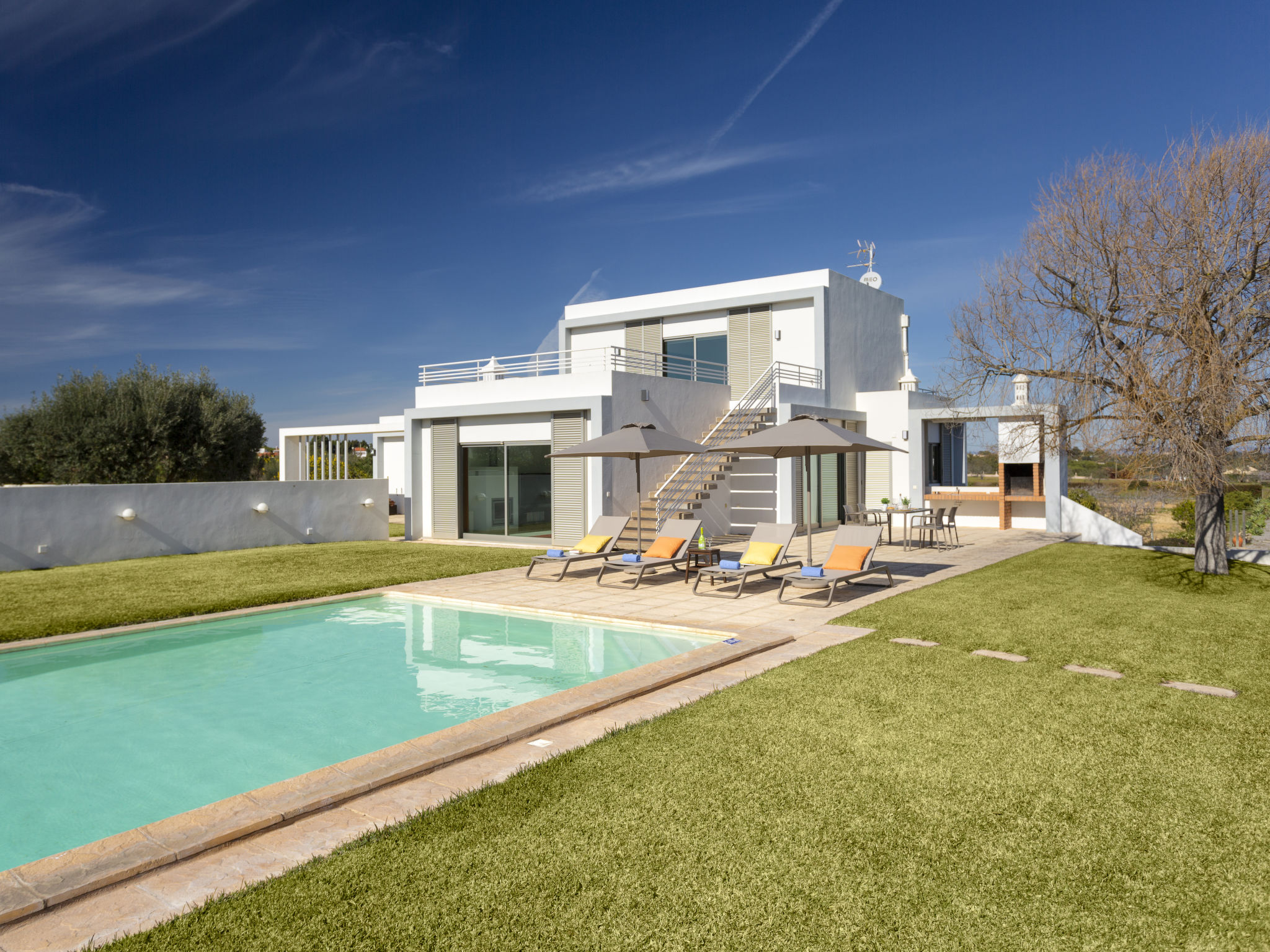 Quinta Algarvense Porches: Stunning 6-Bedroom Portuguese Estate with Private Pool and Gardens near Armacao de Pera