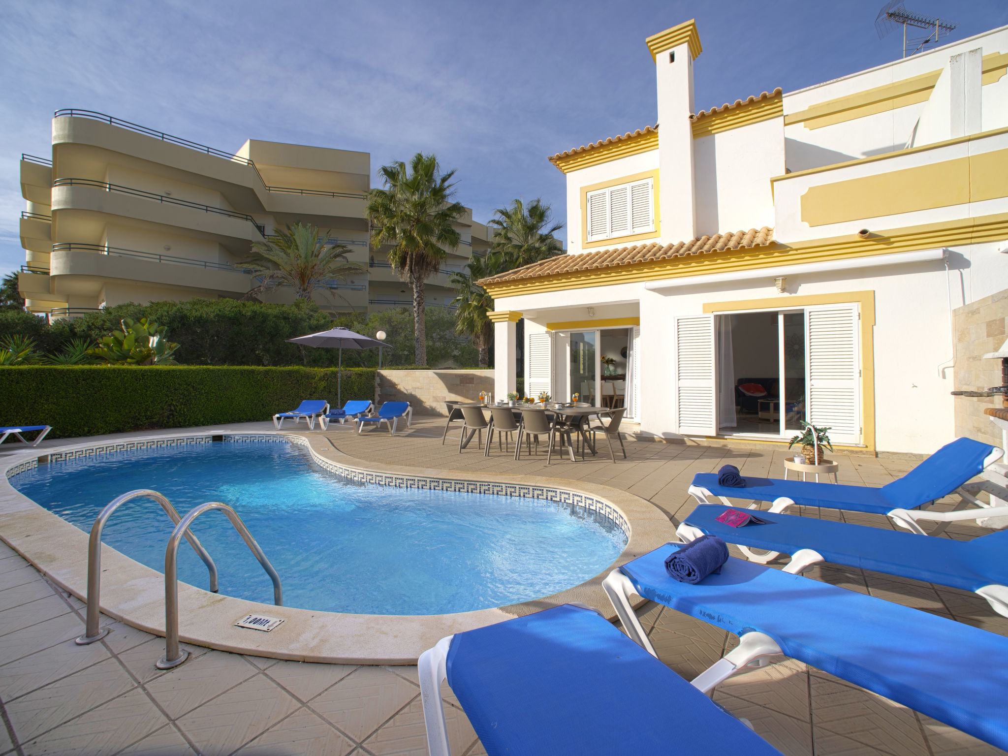 Quinta Barlavento Gale: Luxury Four Bedroom Family Villa with Private Pool and Entertainment Room near Gale Beach