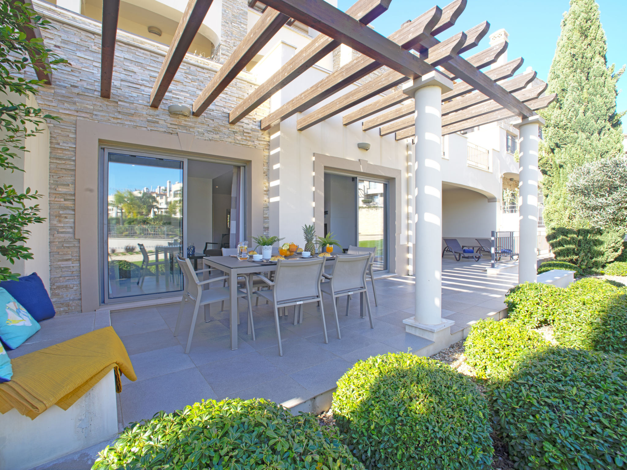 Quinta Barrocal Vilamoura: Modern 2-Bedroom Apartment with Pool Access and Golf Course Views in Central Vilamoura