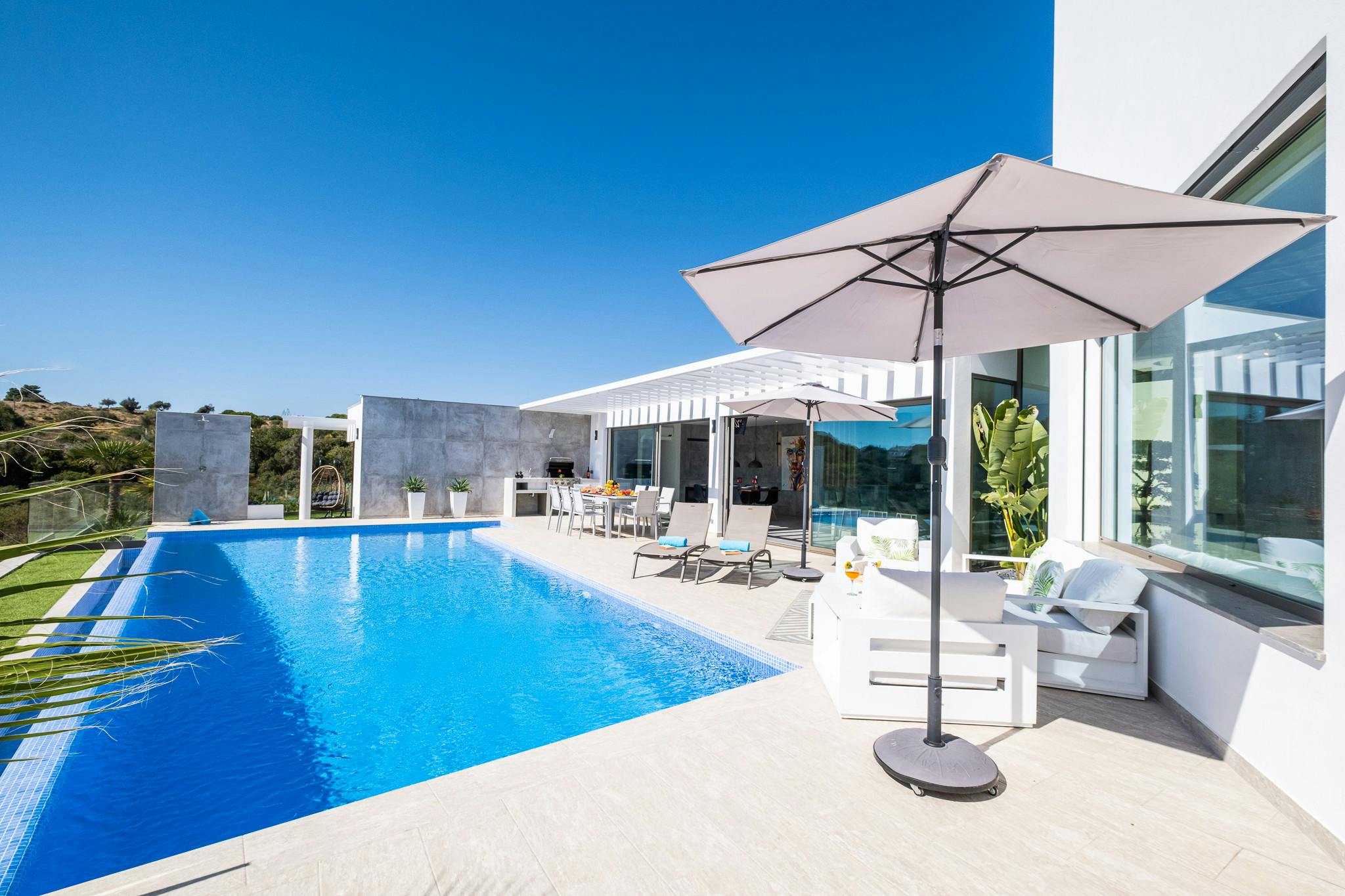 Quinta Figueira Guia: Luxury 4-Bedroom Apartment with Sea View and Pool, Algarve