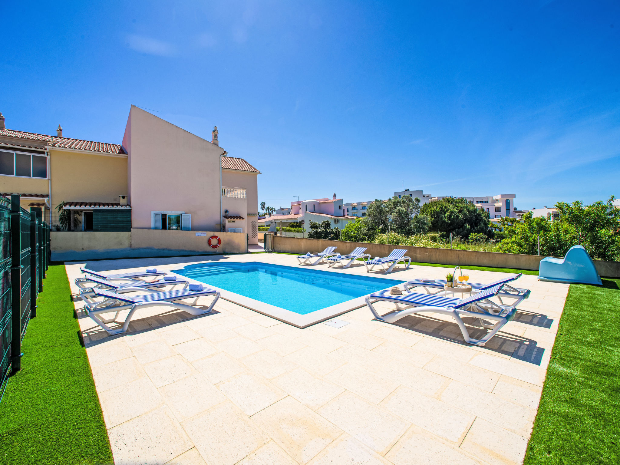 Quinta Levante Gale: Stunning 4-Bedroom Portuguese Villa with Private Pool and Terrace in Coastal Gale