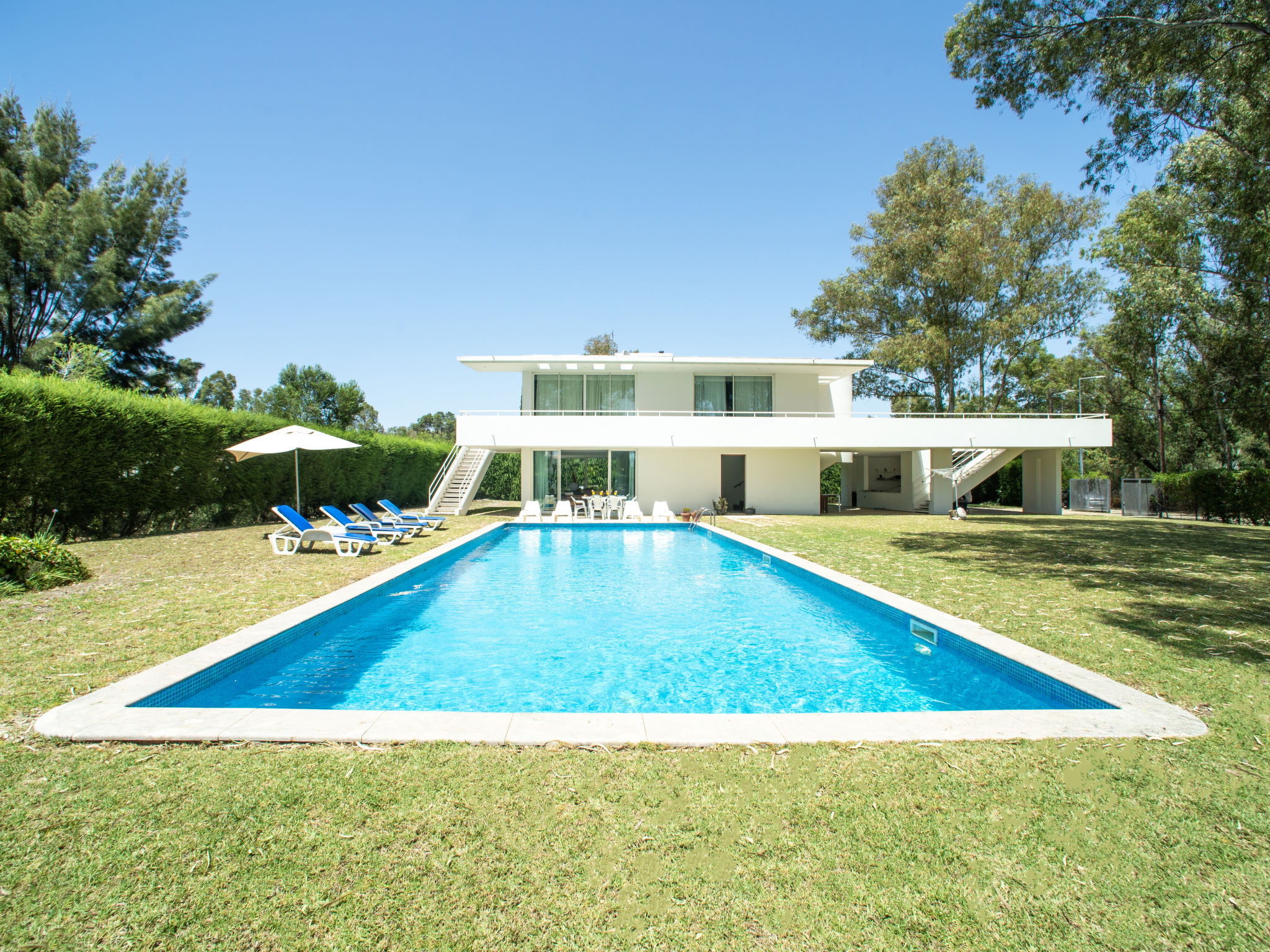 Quinta Levante Portimão: Elegant 3-Bedroom Golf Villa with Private Pool and Modern Interiors Near Alvor Beach