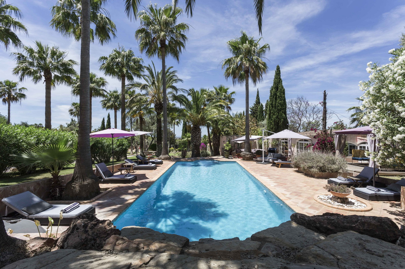 Quinta Medronheiro Loulé: Luxury 5-Bedroom Apartment with Pool and Hot Tub, Algarve